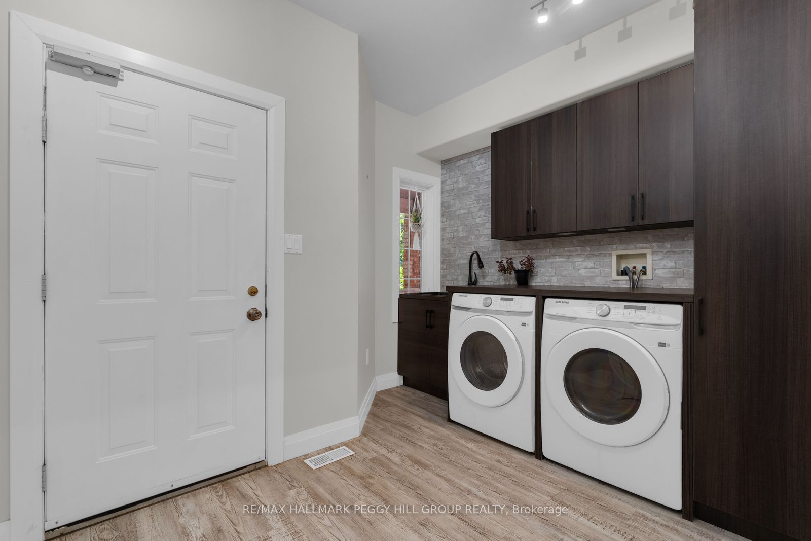 155 Forest Glen Drive Property Photo 11