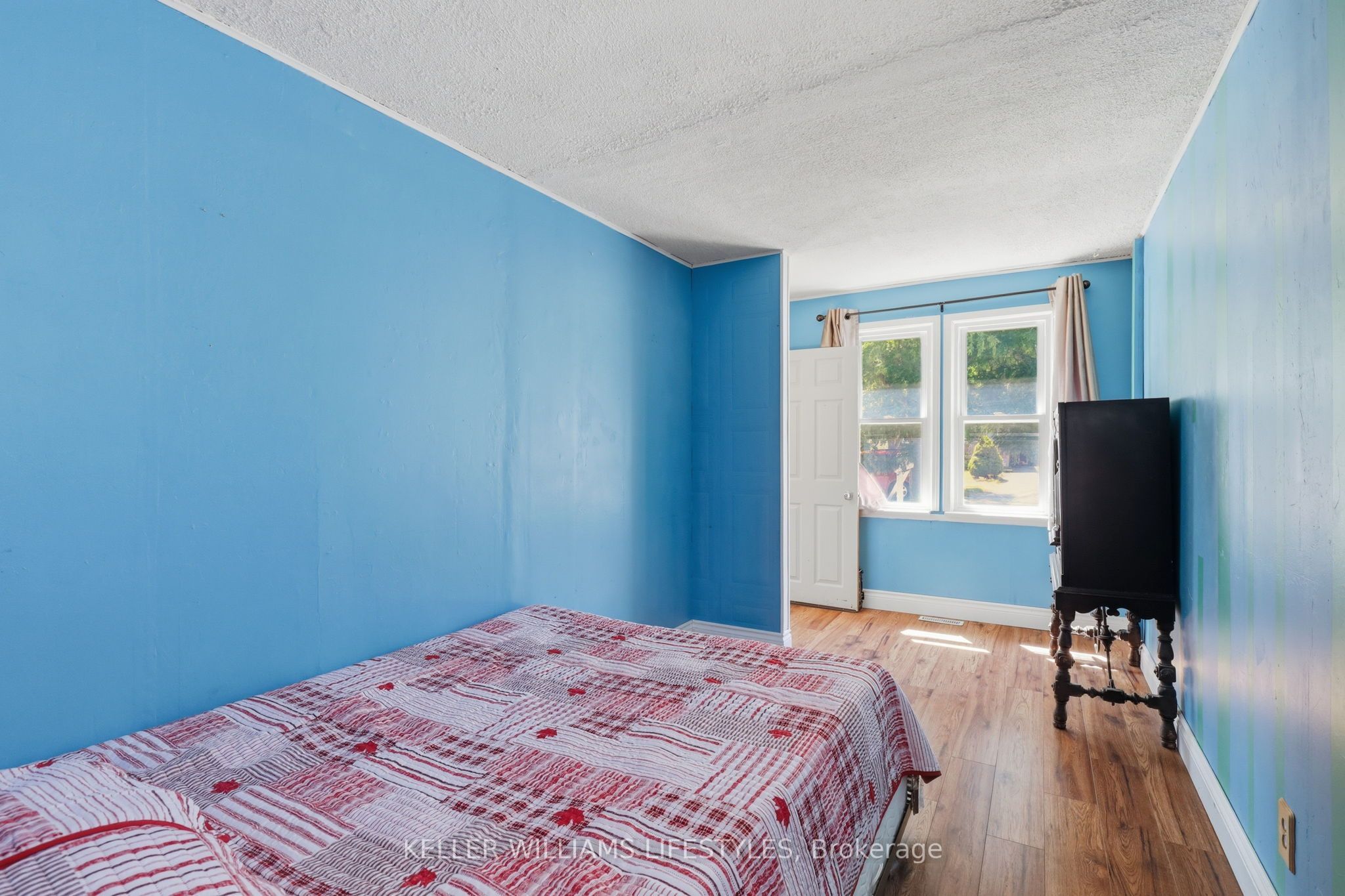 118 Emery Street W Property Photo 20