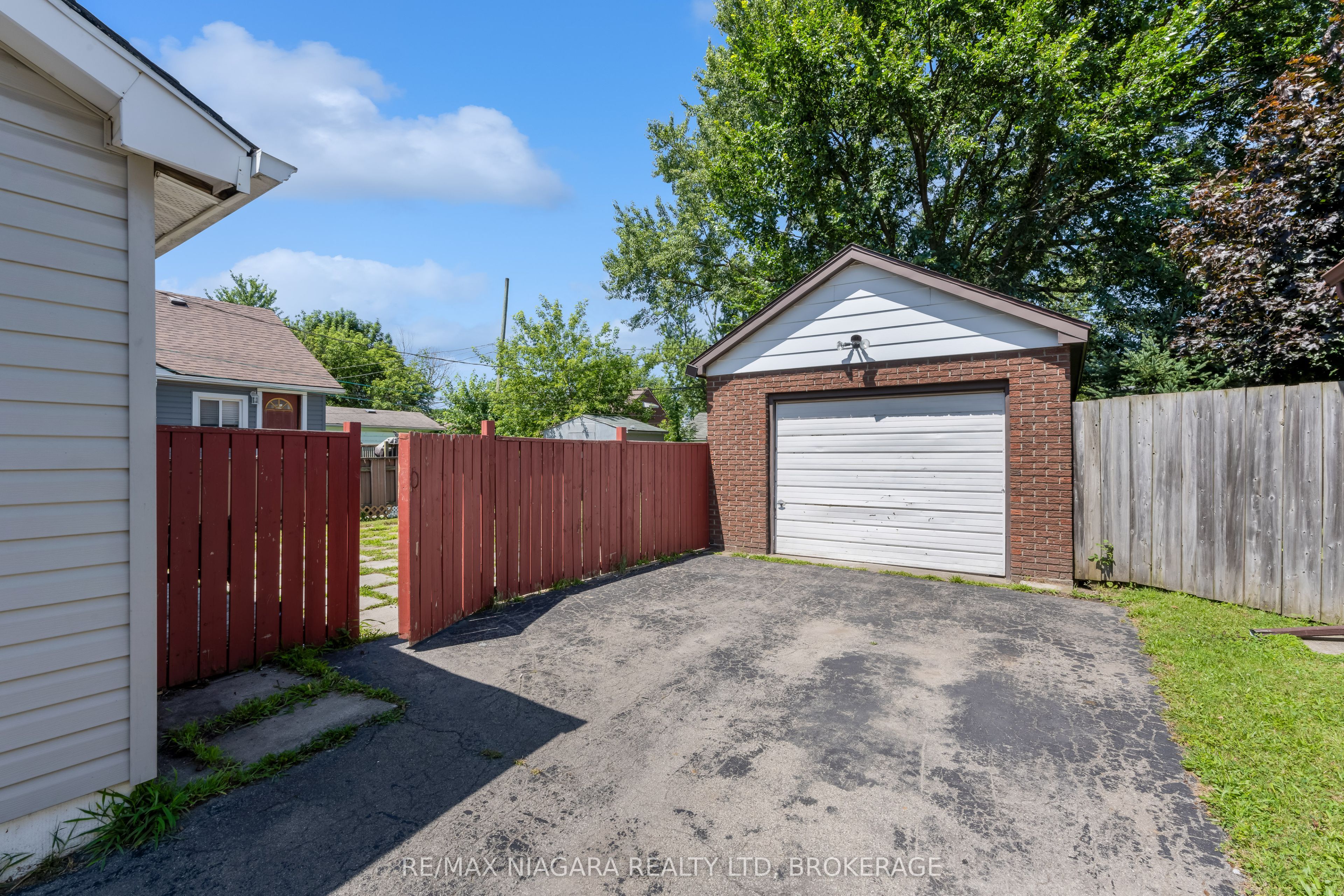 394 Simpson Avenue Property Photo 18