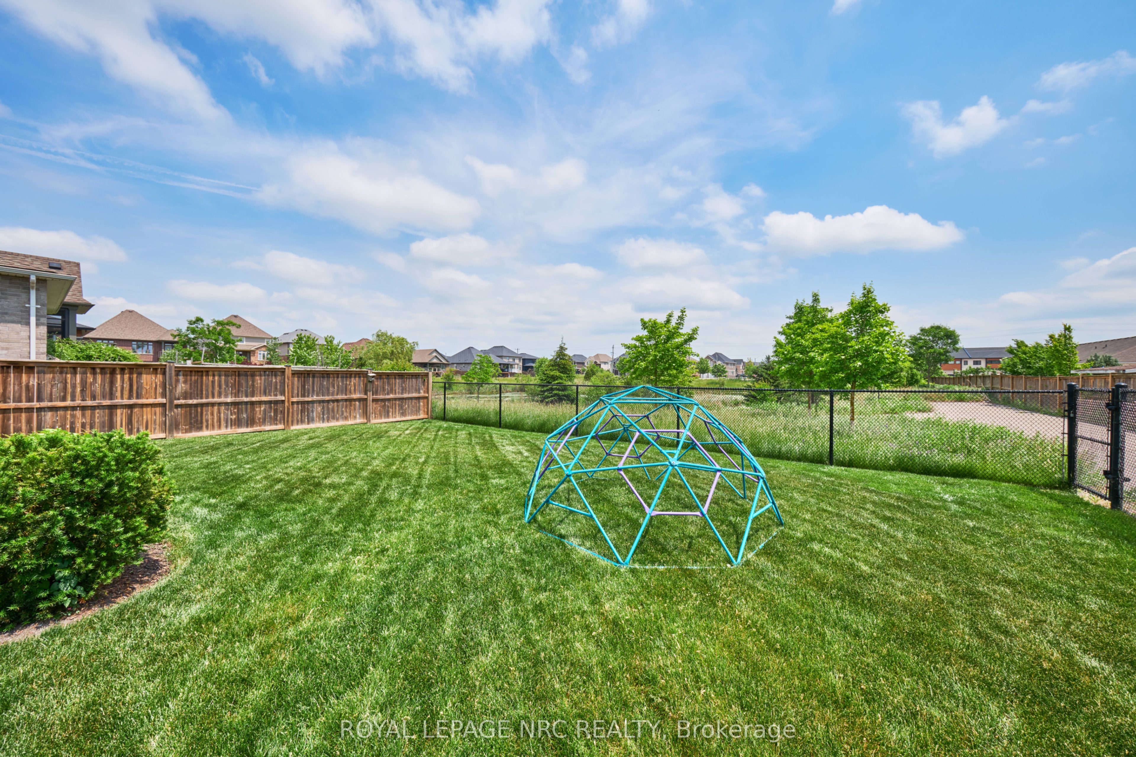80 Days Avenue Property Photo 5