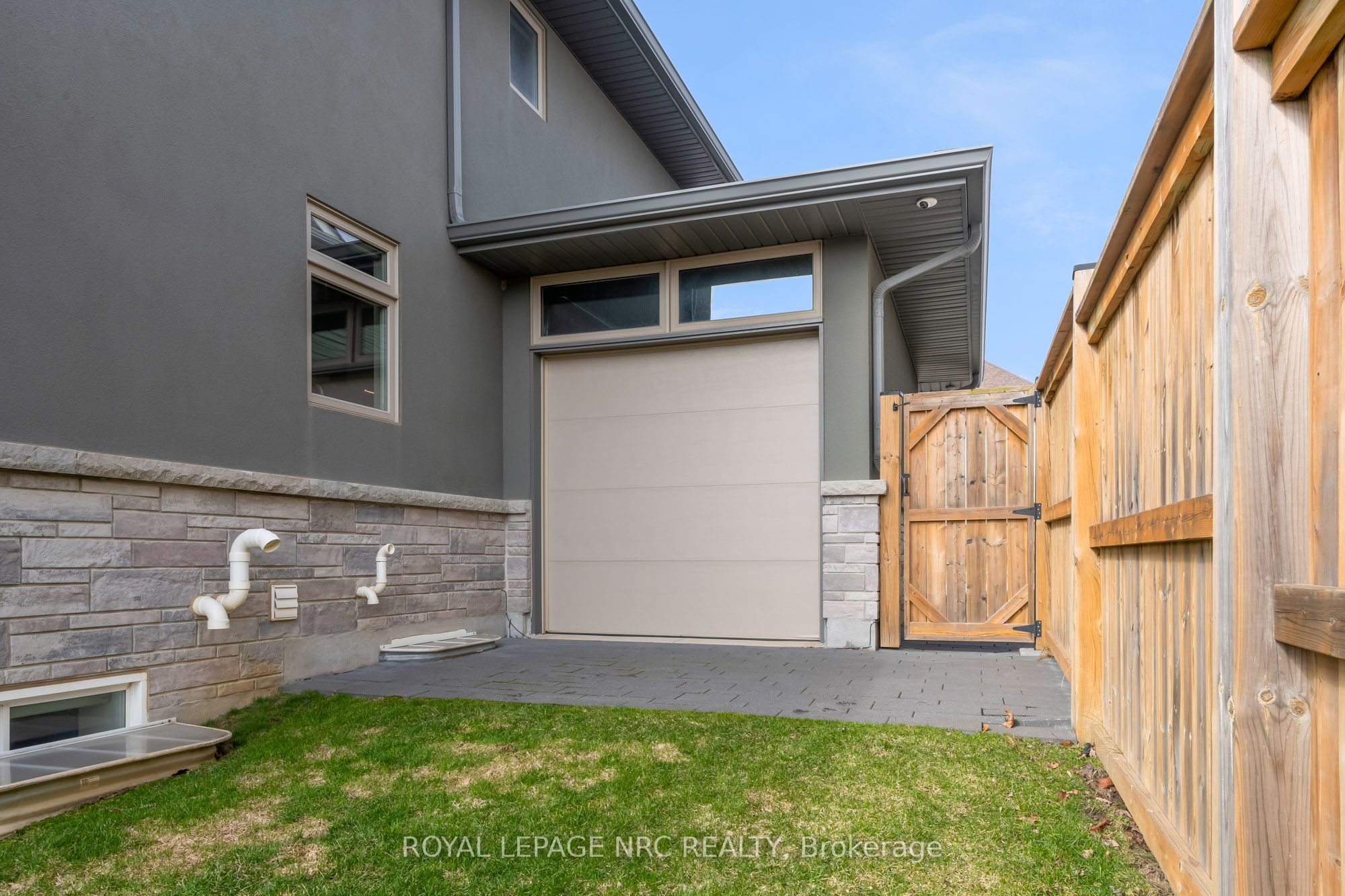 80 Days Avenue Property Photo 12