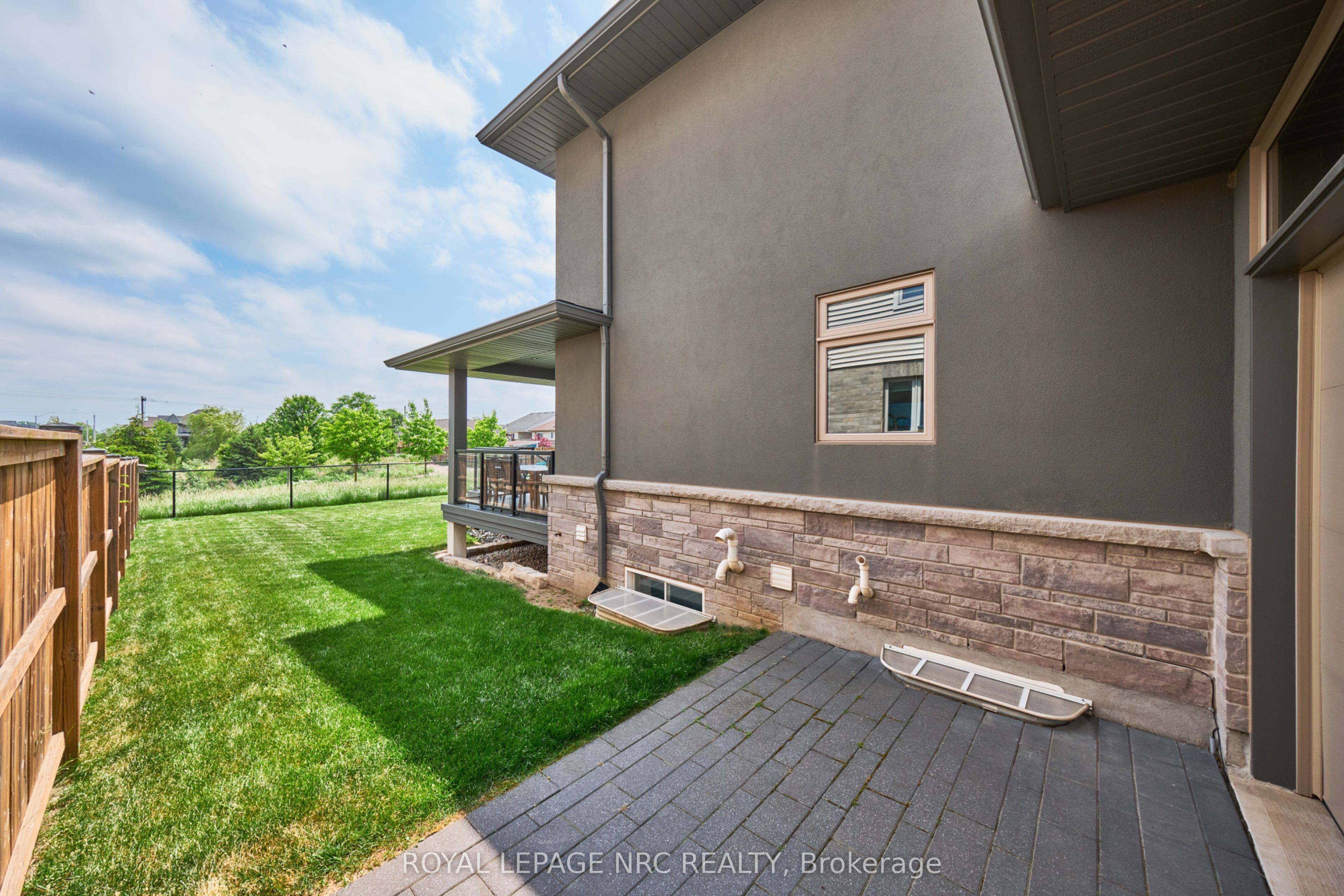 80 Days Avenue Property Photo 13