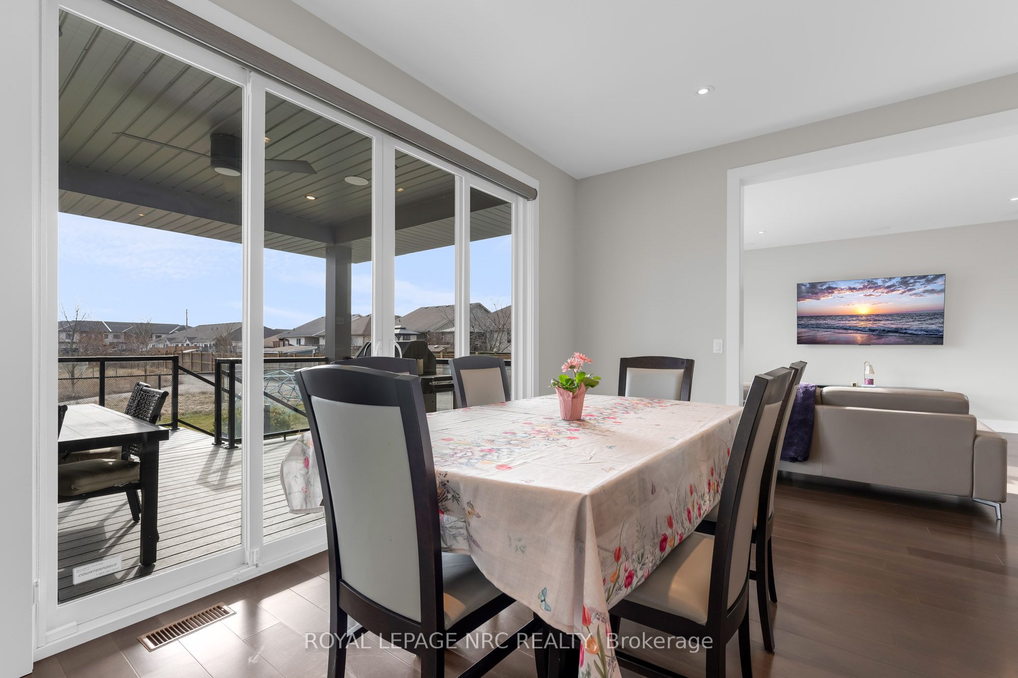 80 Days Avenue Property Photo 27