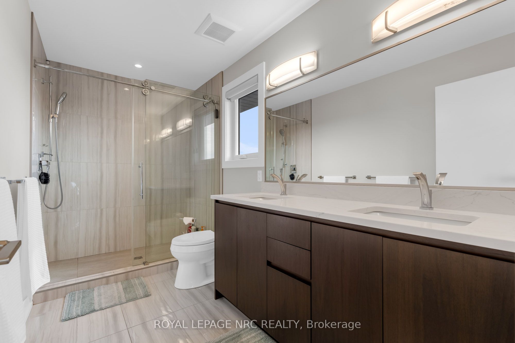 80 Days Avenue Property Photo 33