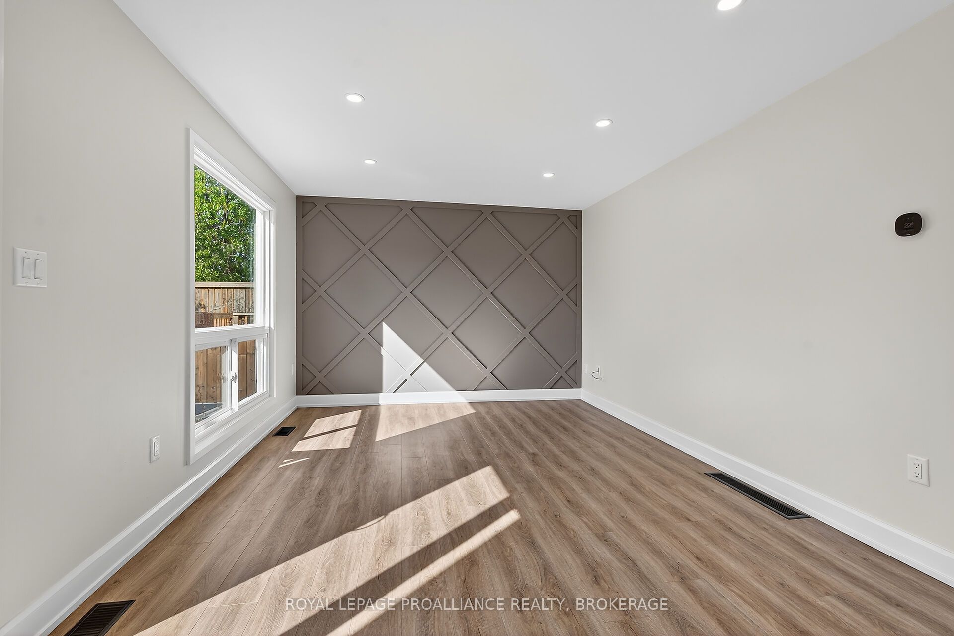 957 Oakview Avenue Property Photo 7