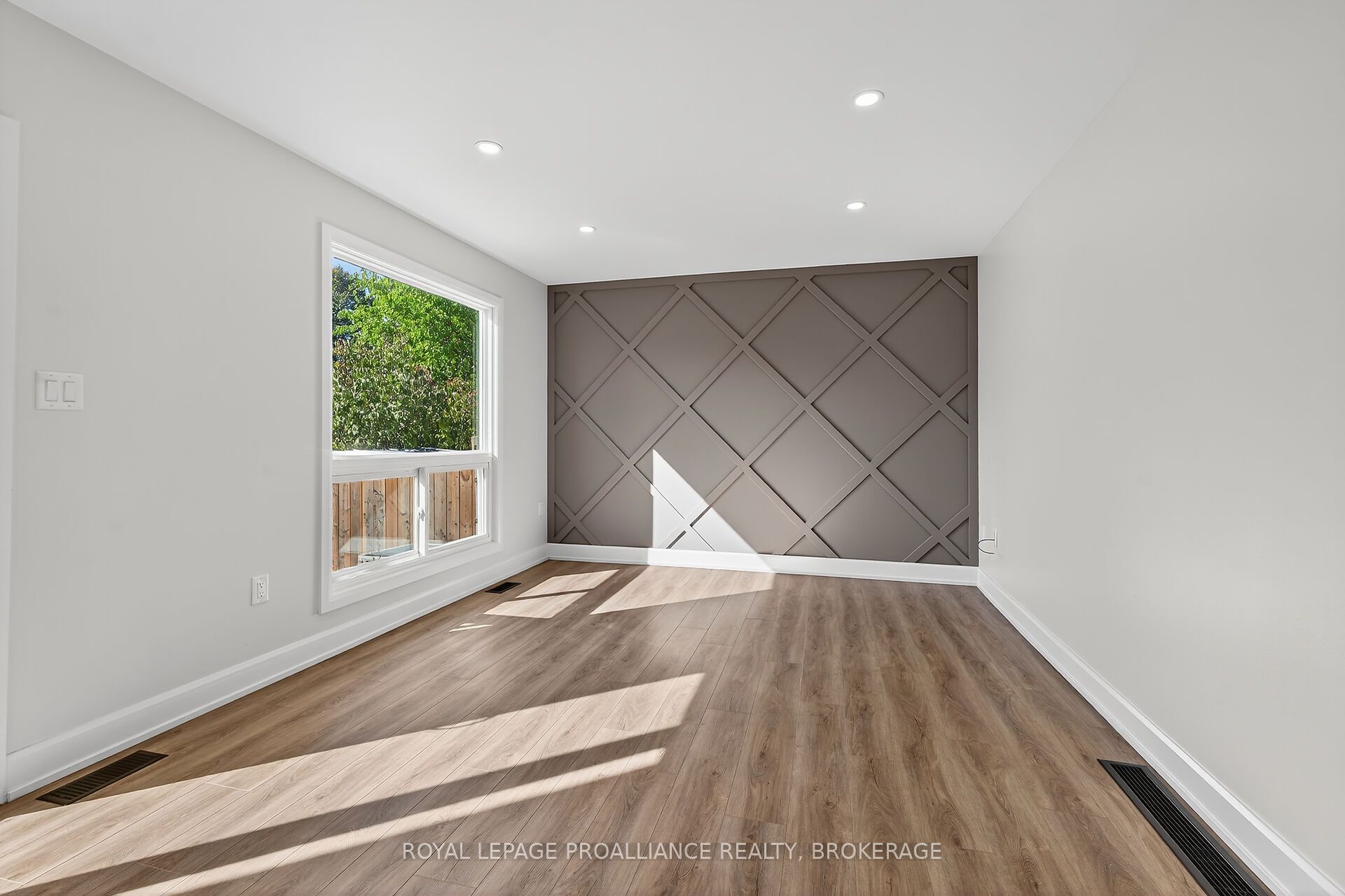 957 Oakview Avenue Property Photo 8