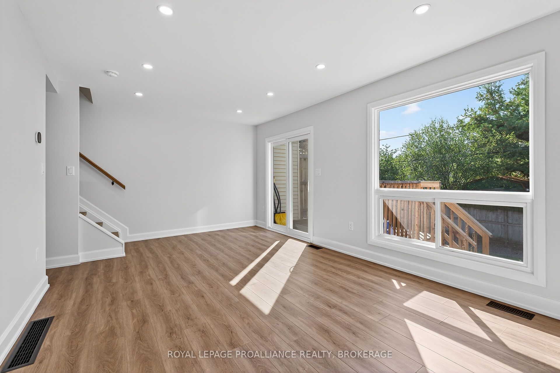 957 Oakview Avenue Property Photo 9