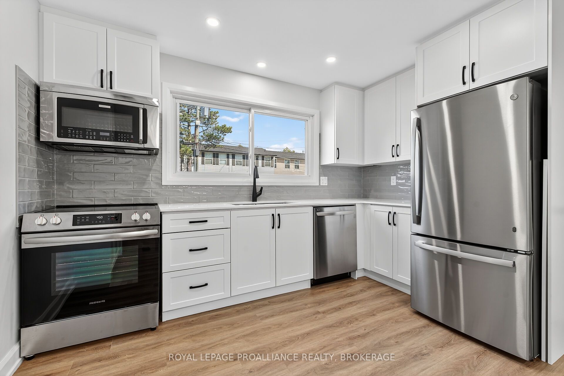 957 Oakview Avenue Property Photo 13