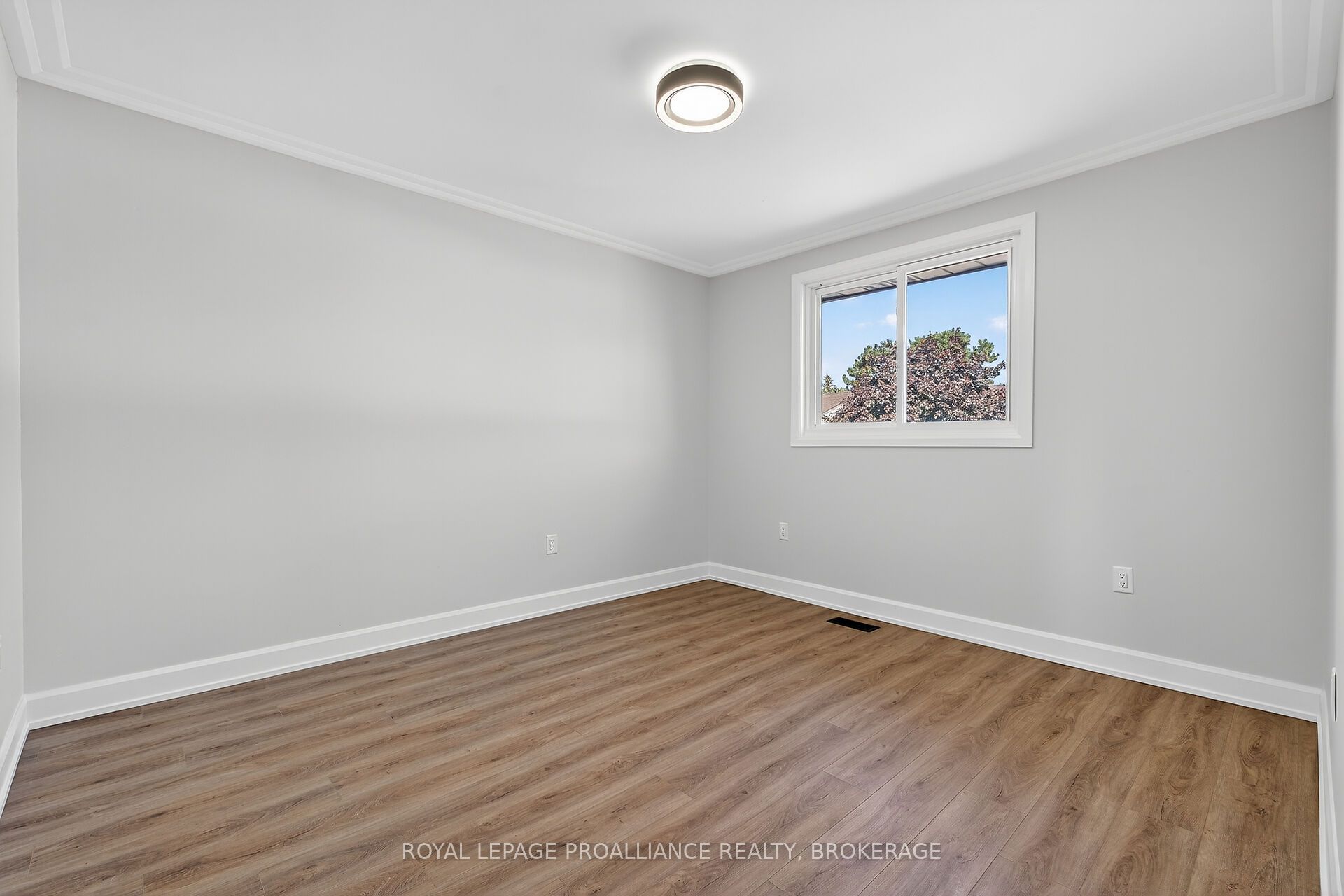 957 Oakview Avenue Property Photo 16