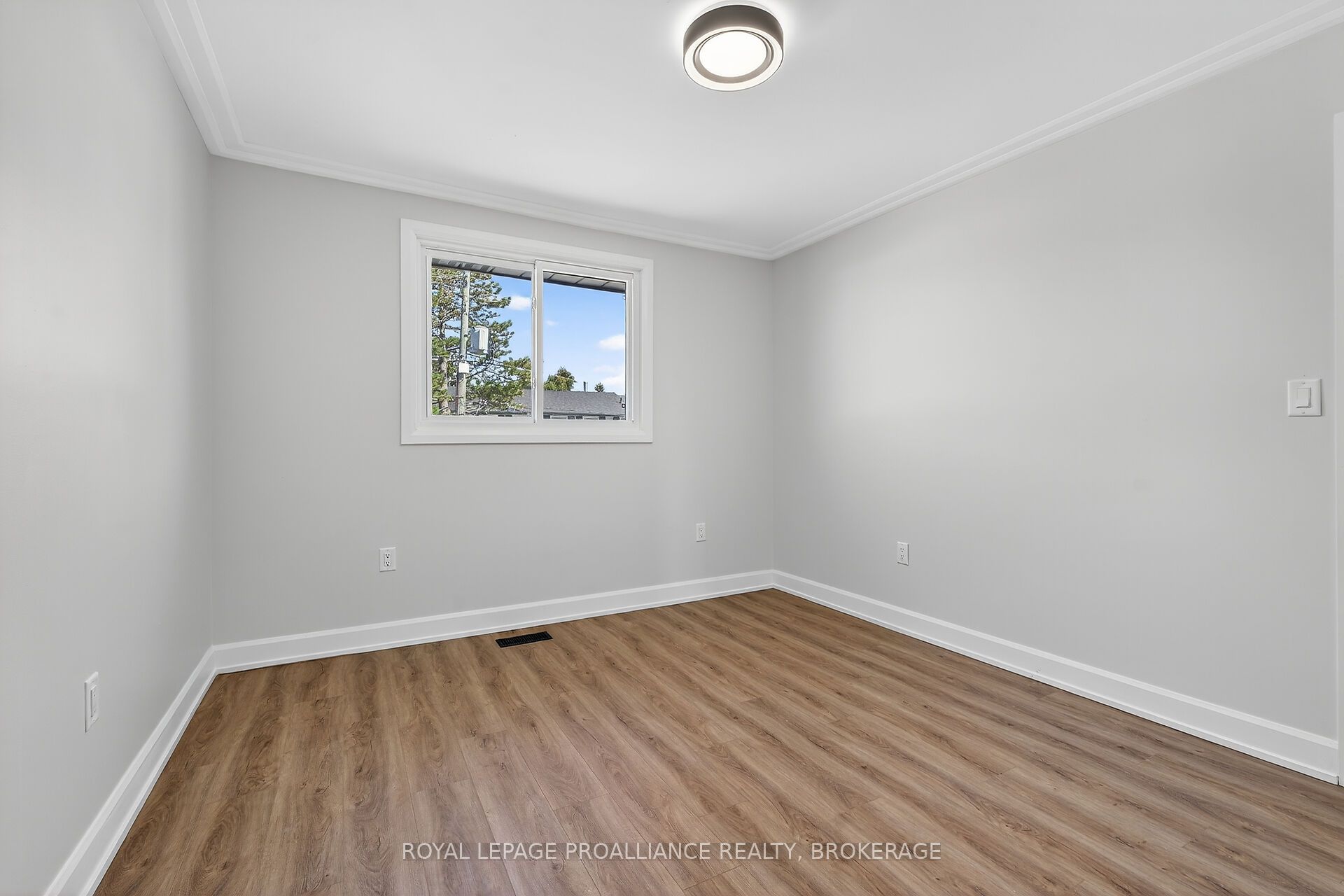 957 Oakview Avenue Property Photo 17