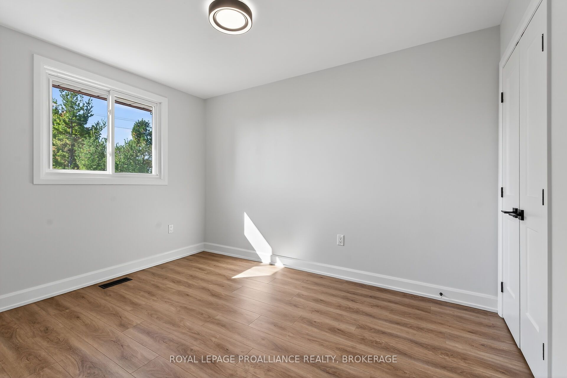 957 Oakview Avenue Property Photo 20