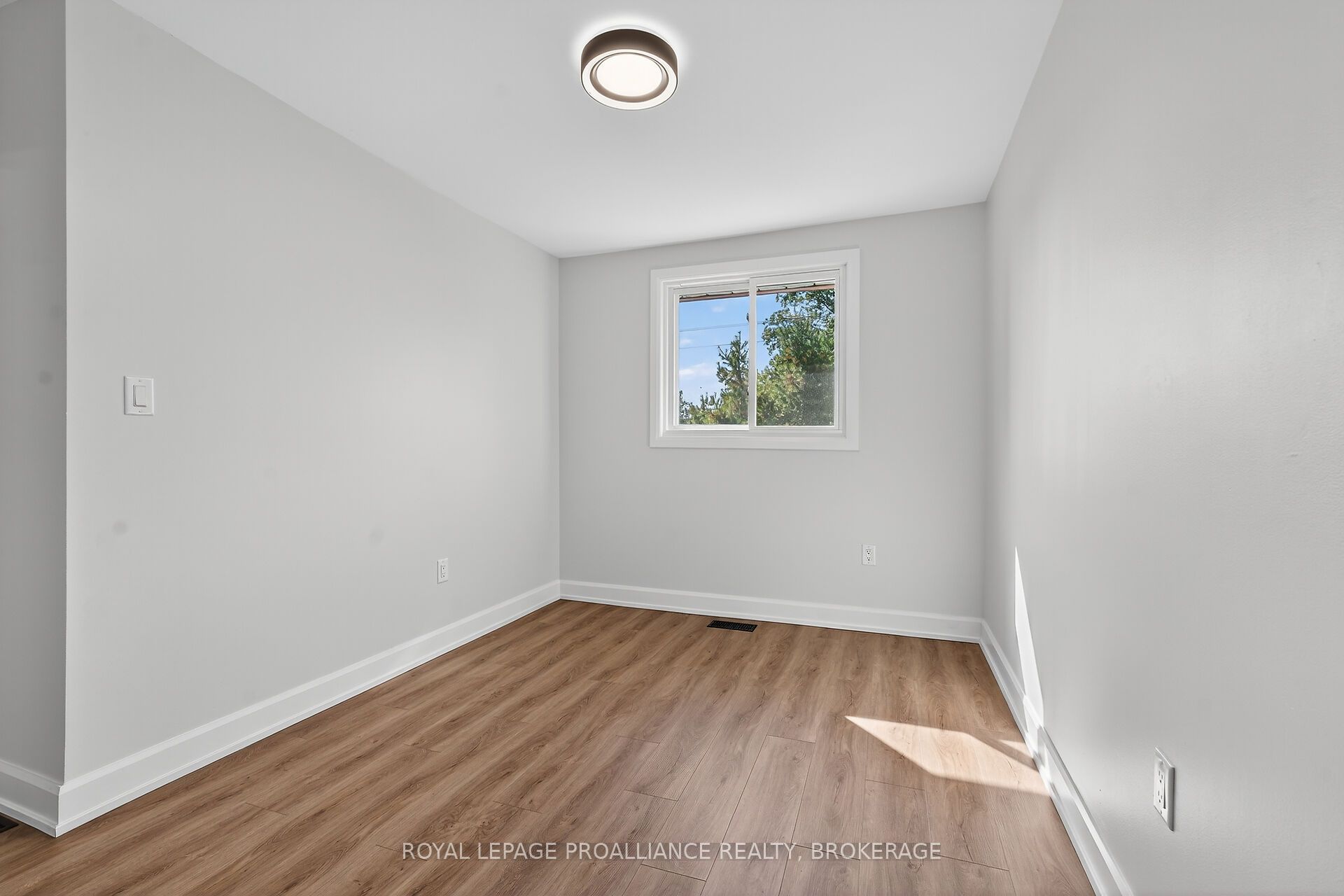 957 Oakview Avenue Property Photo 21