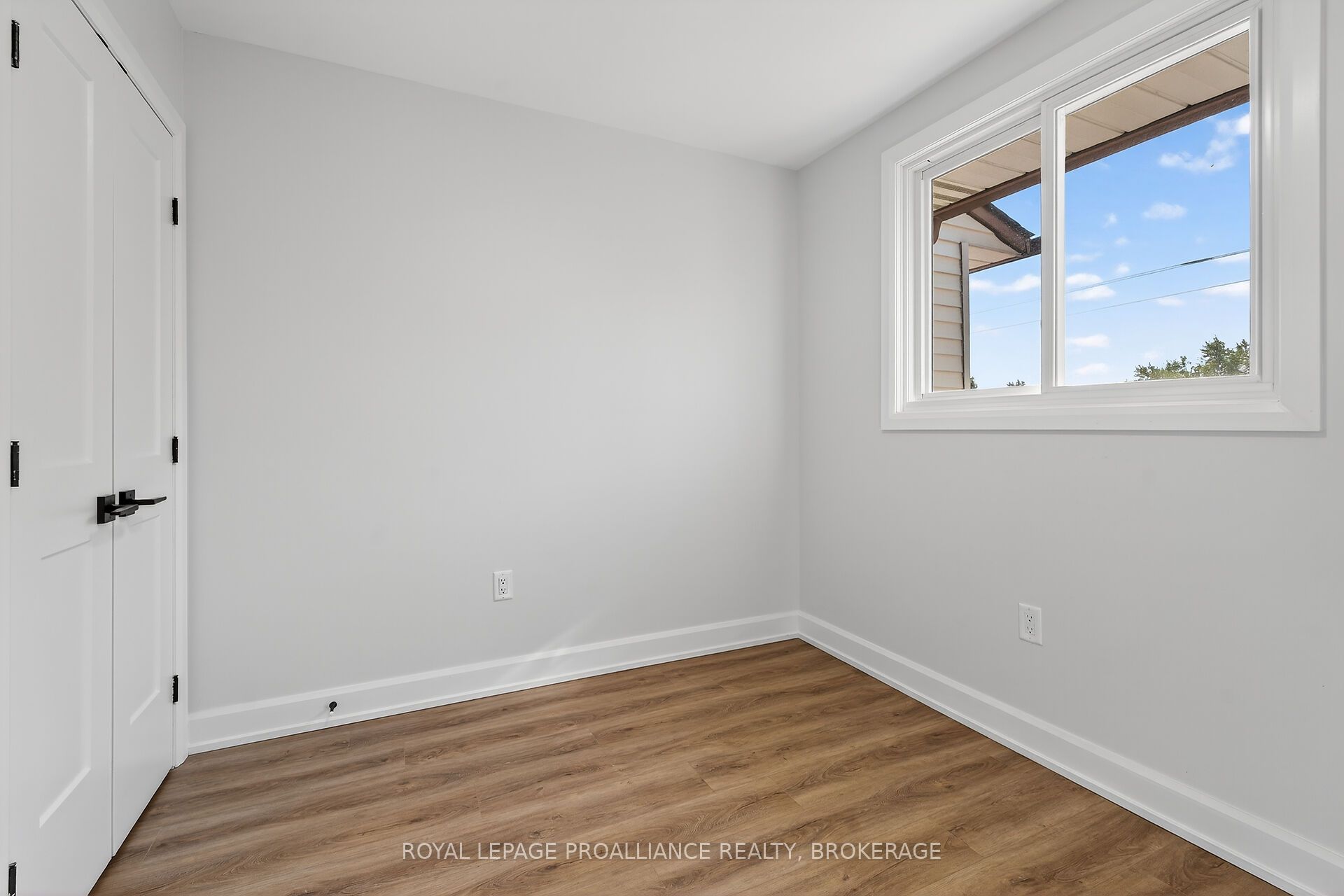 957 Oakview Avenue Property Photo 22