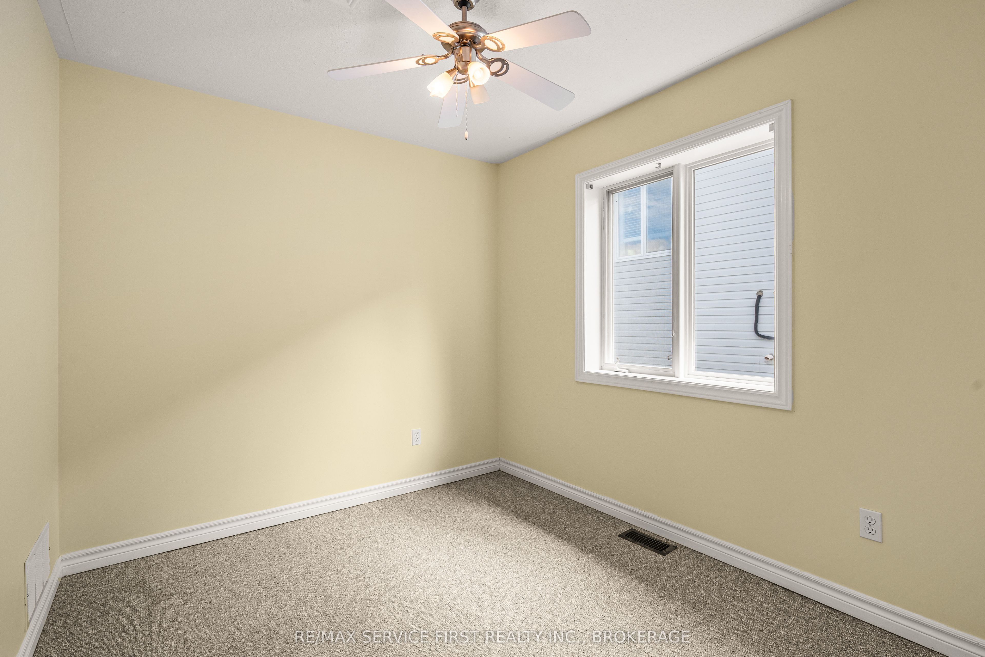 122 Briceland Street Property Photo 26