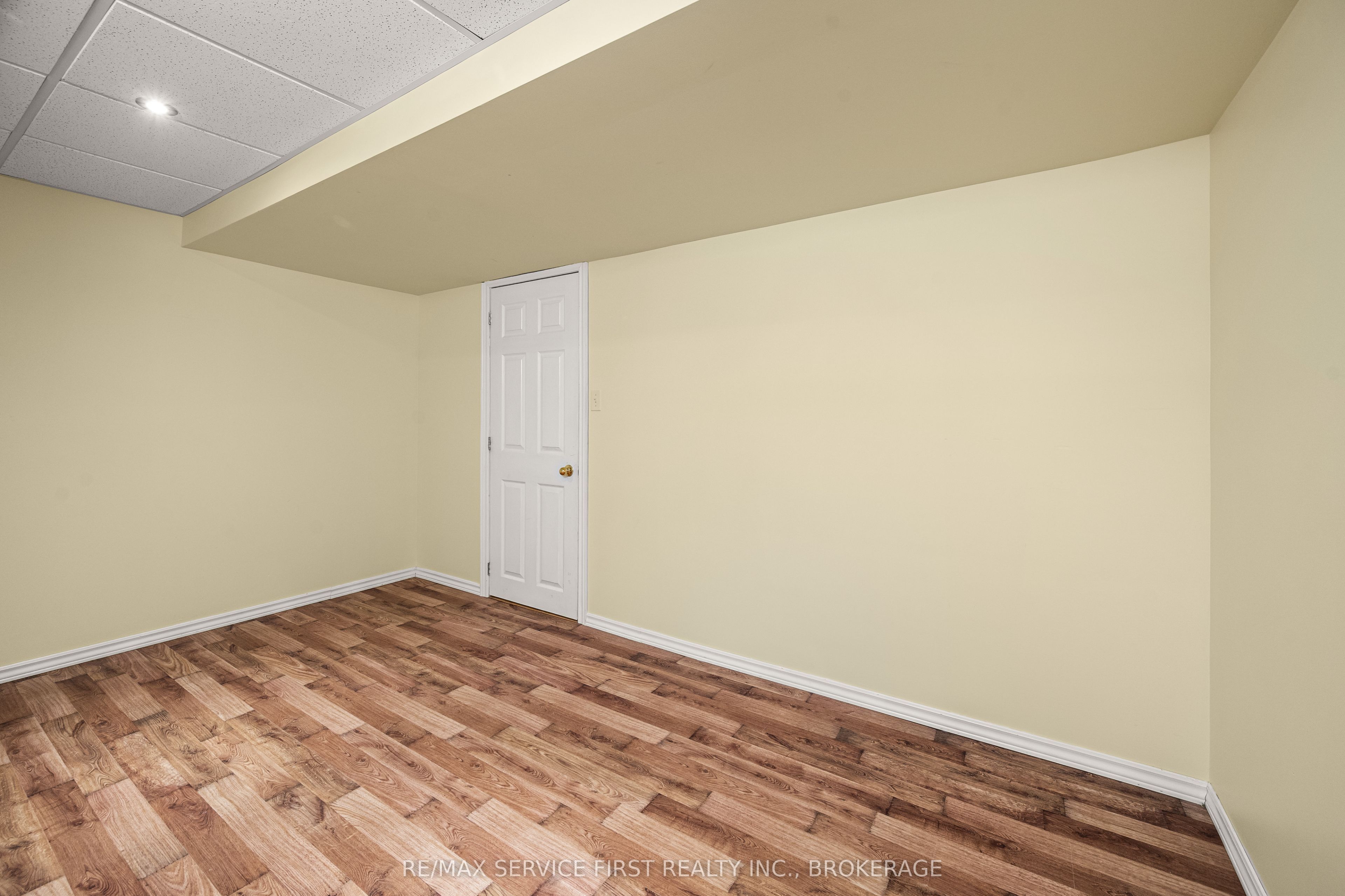 122 Briceland Street Property Photo 33