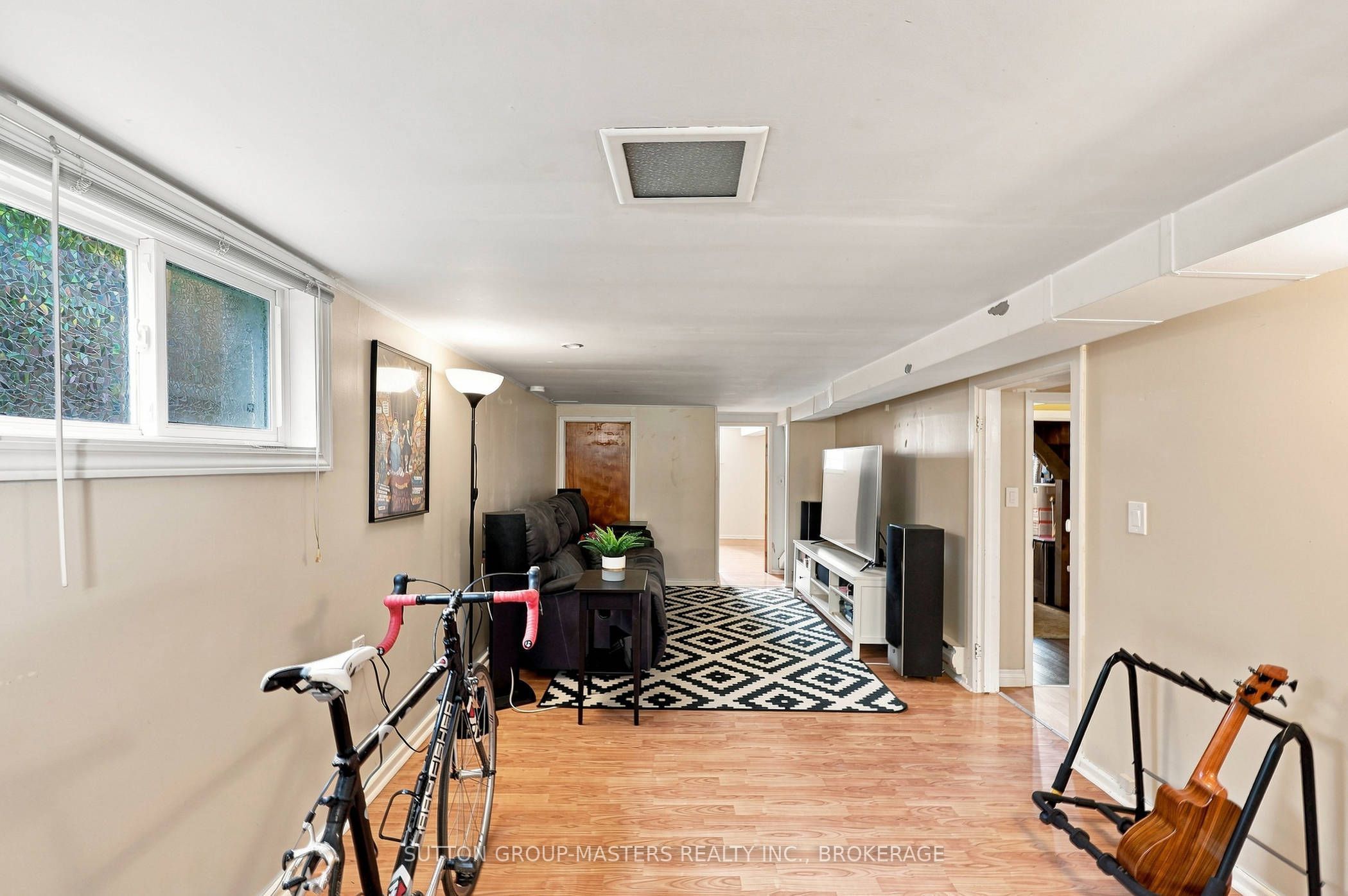443 College Street Property Photo 33