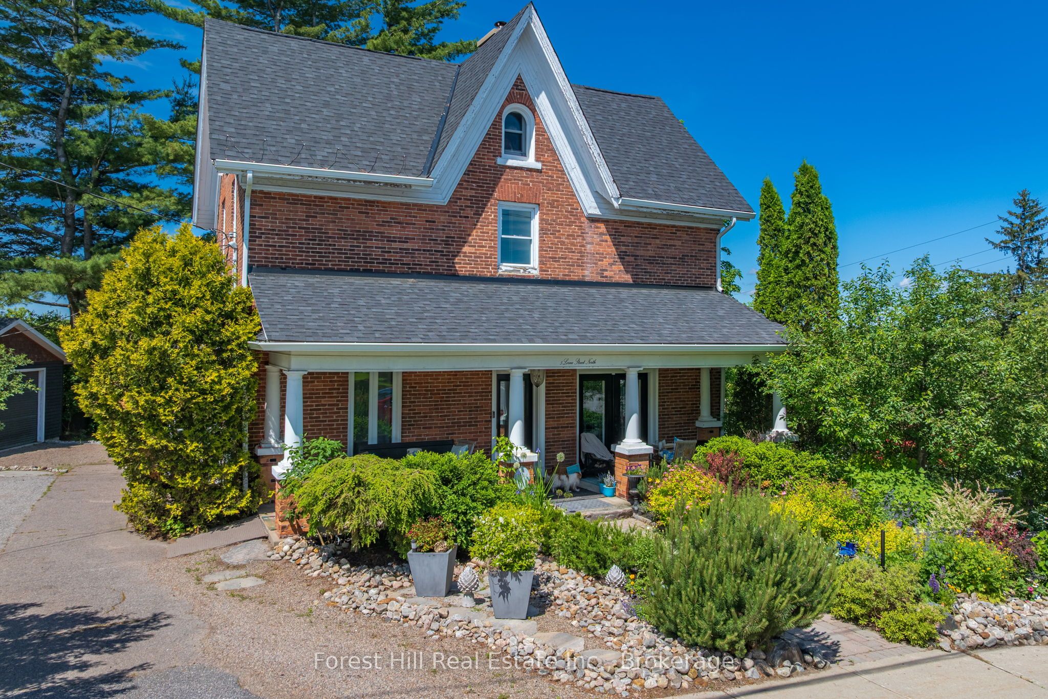5 Lorne Street N Property Photo 4