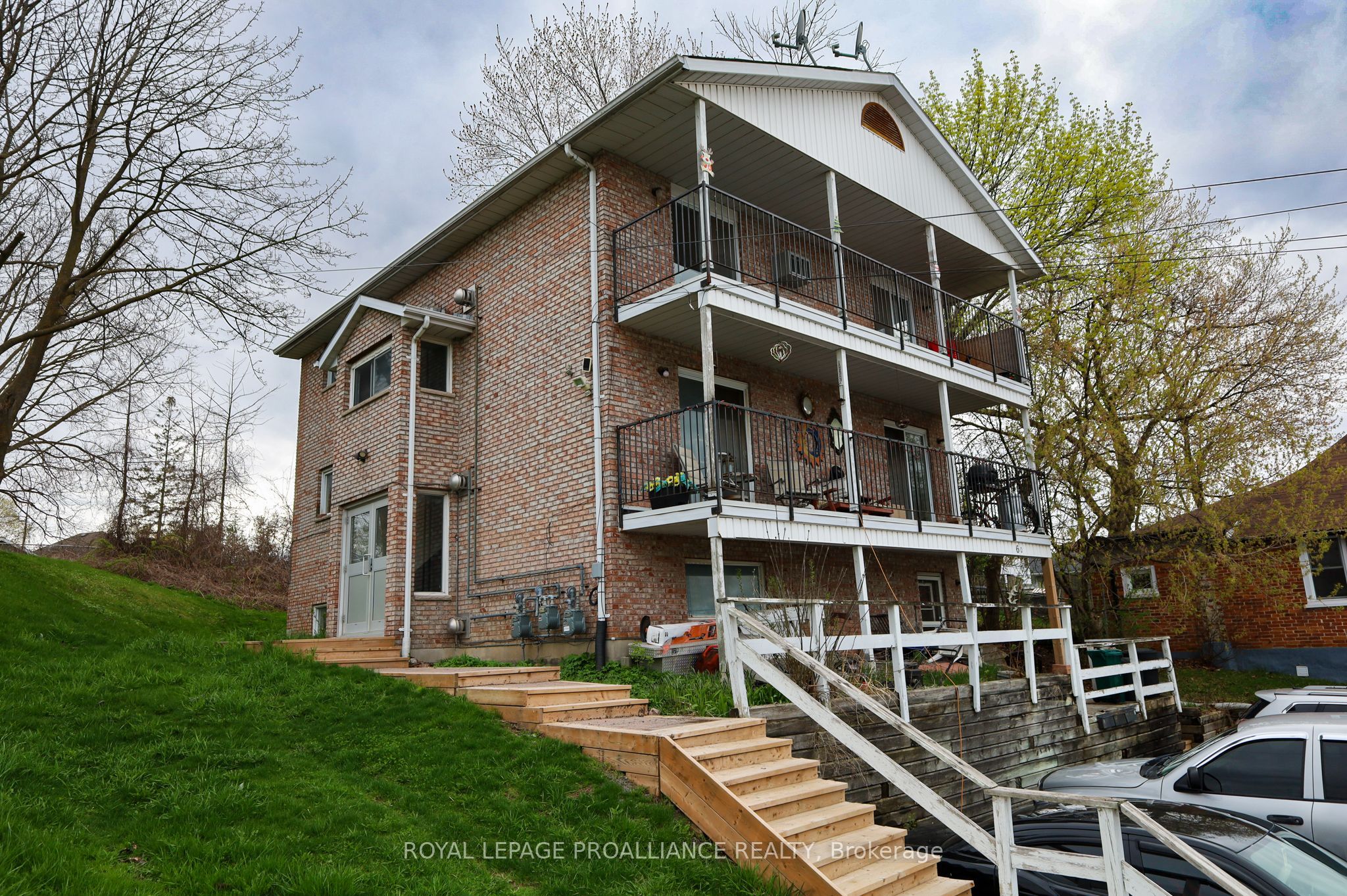 60 Wallbridge Crescent Property Photo 1