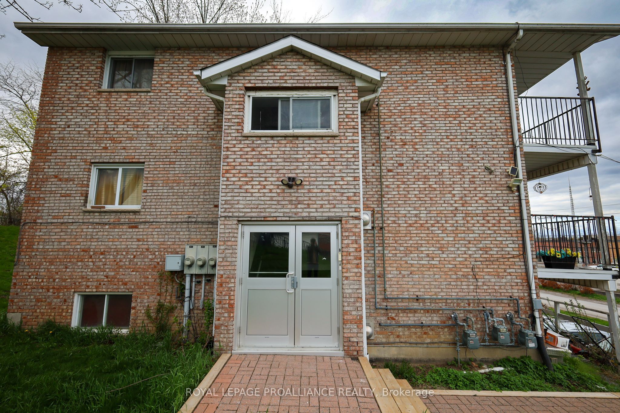 60 Wallbridge Crescent Property Photo 2