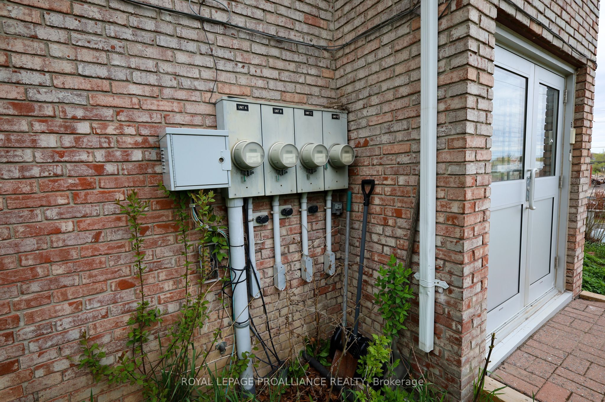 60 Wallbridge Crescent Property Photo 3