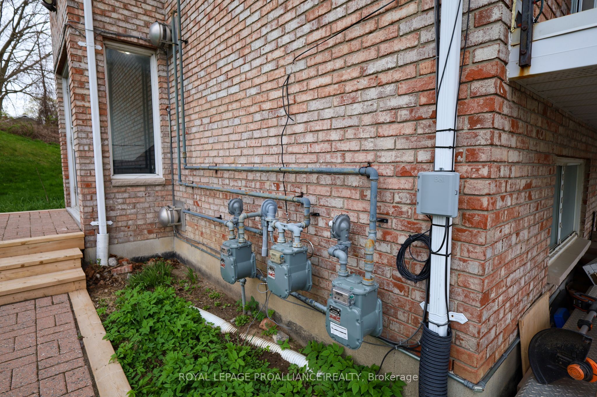 60 Wallbridge Crescent Property Photo 4
