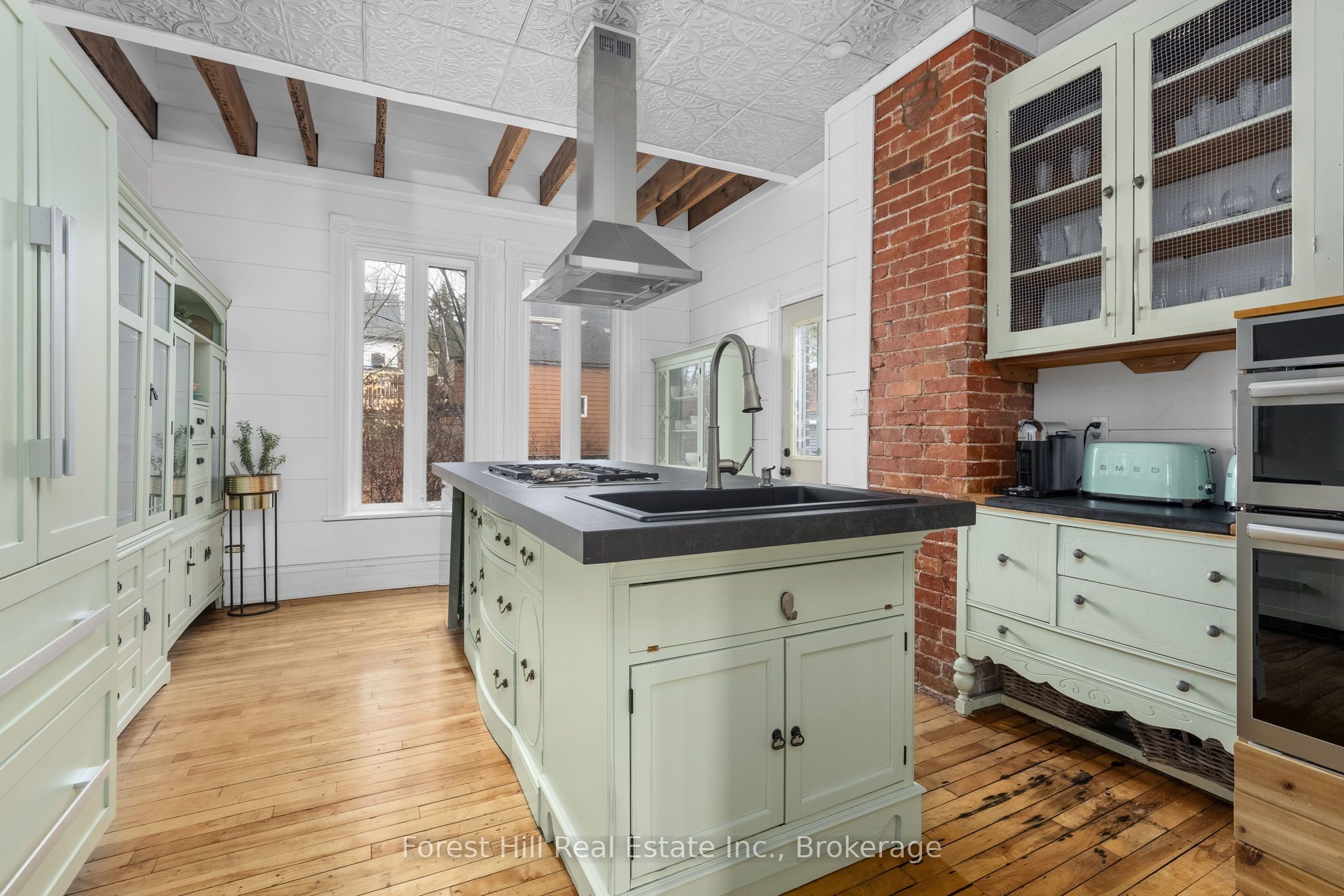 5 Lorne Street N Property Photo 23