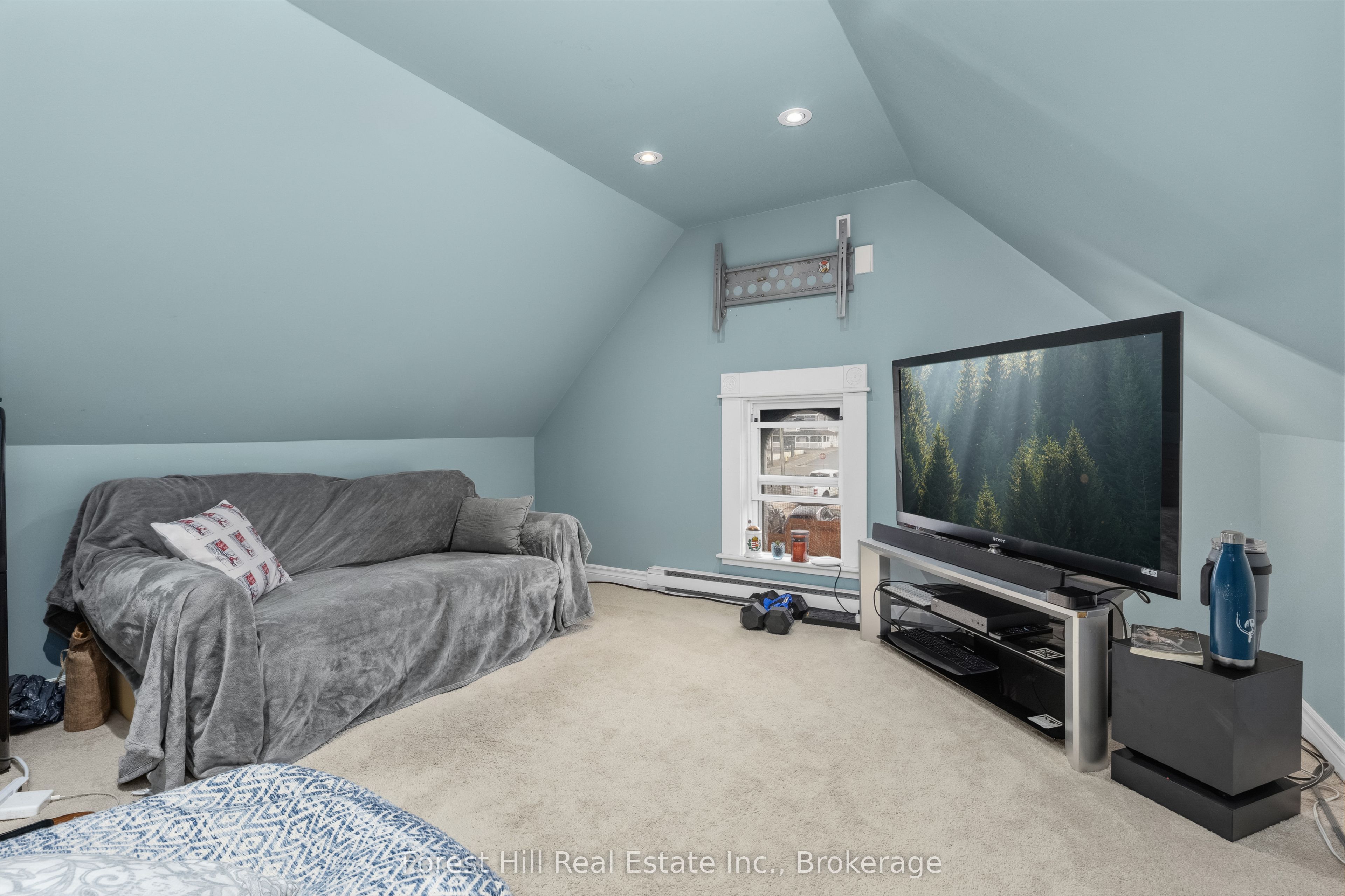 5 Lorne Street N Property Photo 37