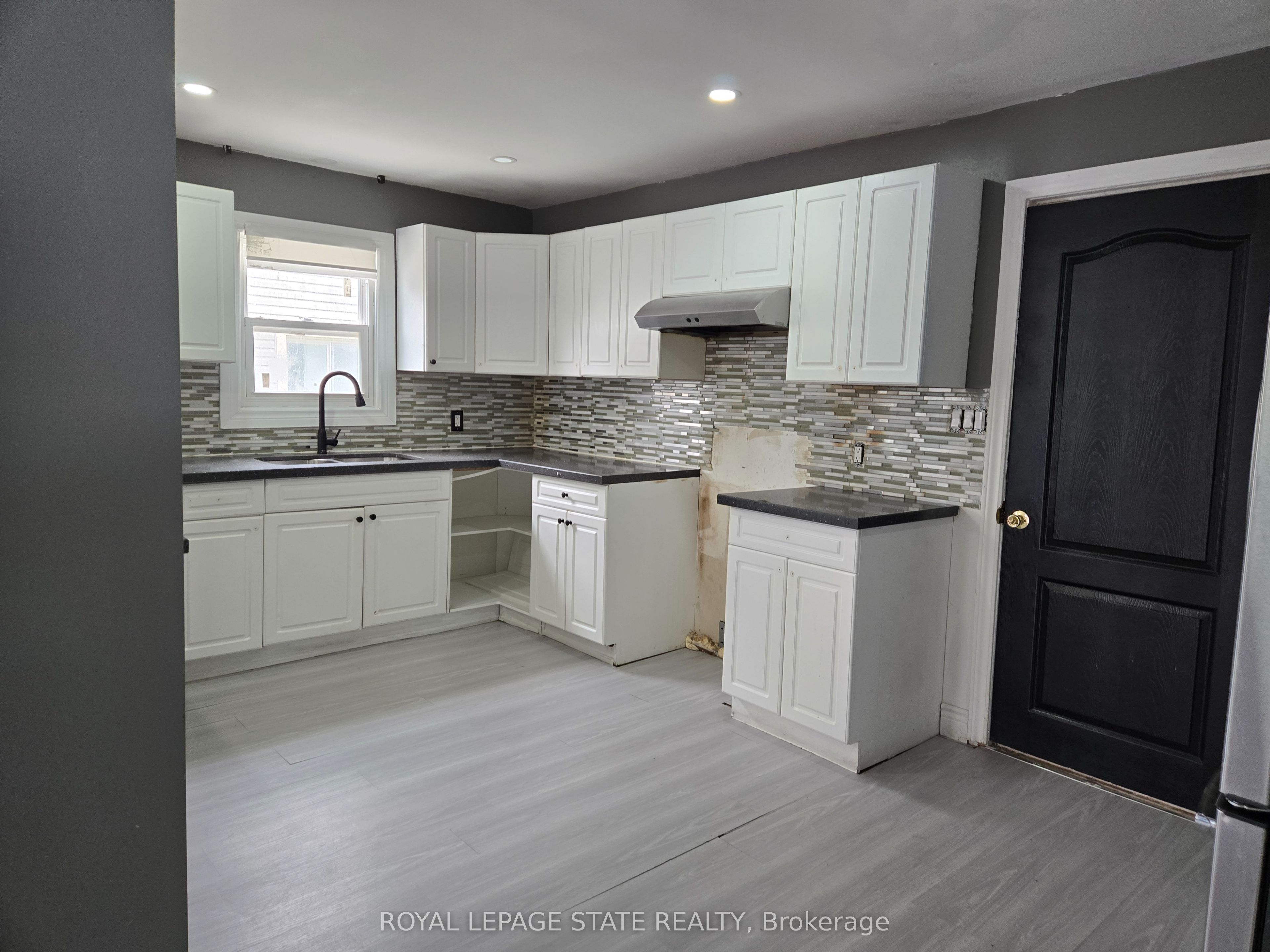 6269 Franklin Avenue Property Photo 13