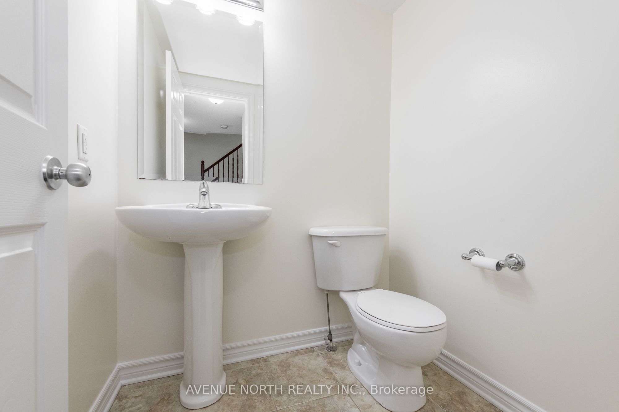 122b Centrepointe Drive Property Photo 12