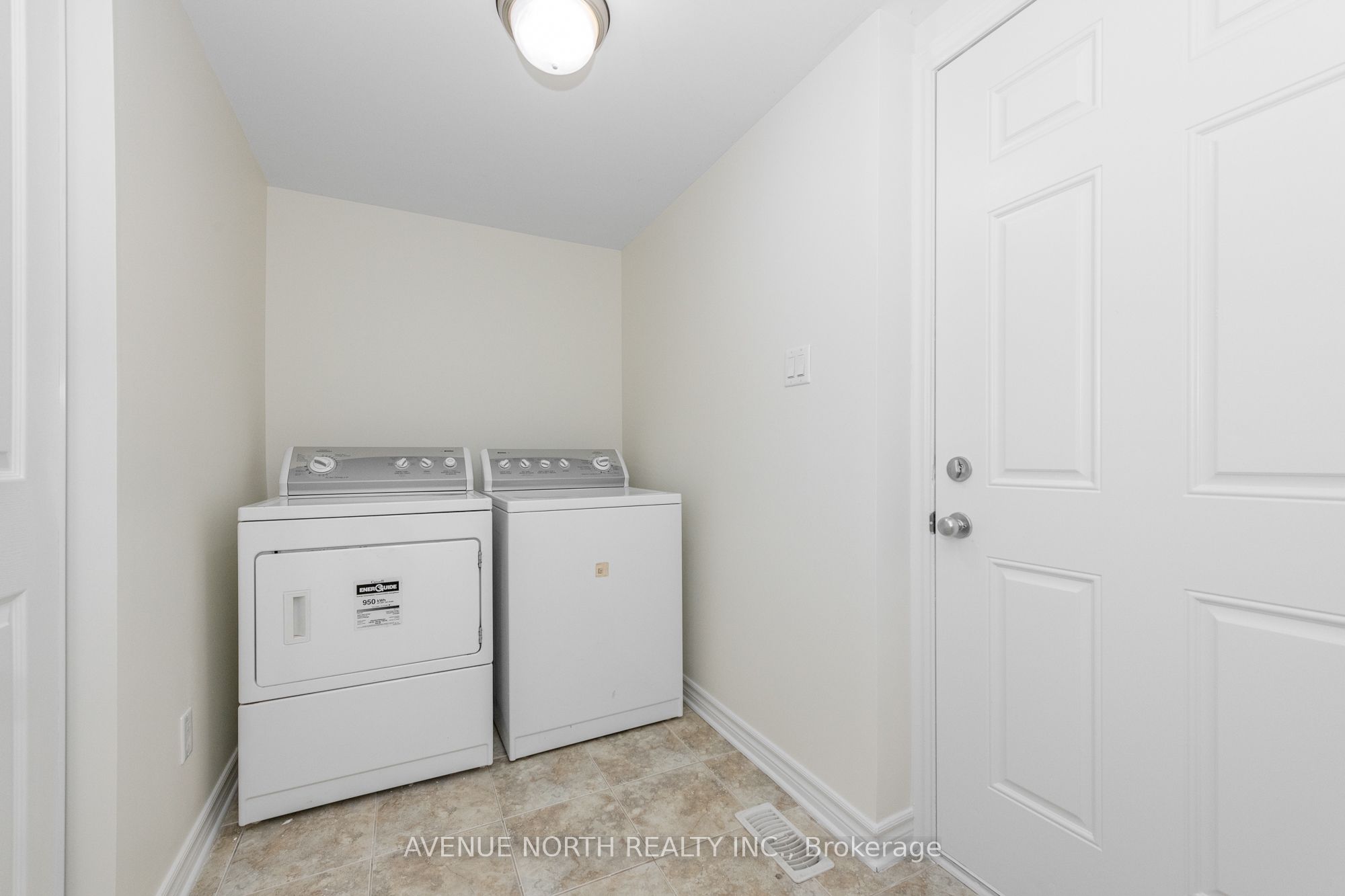 122b Centrepointe Drive Property Photo 13