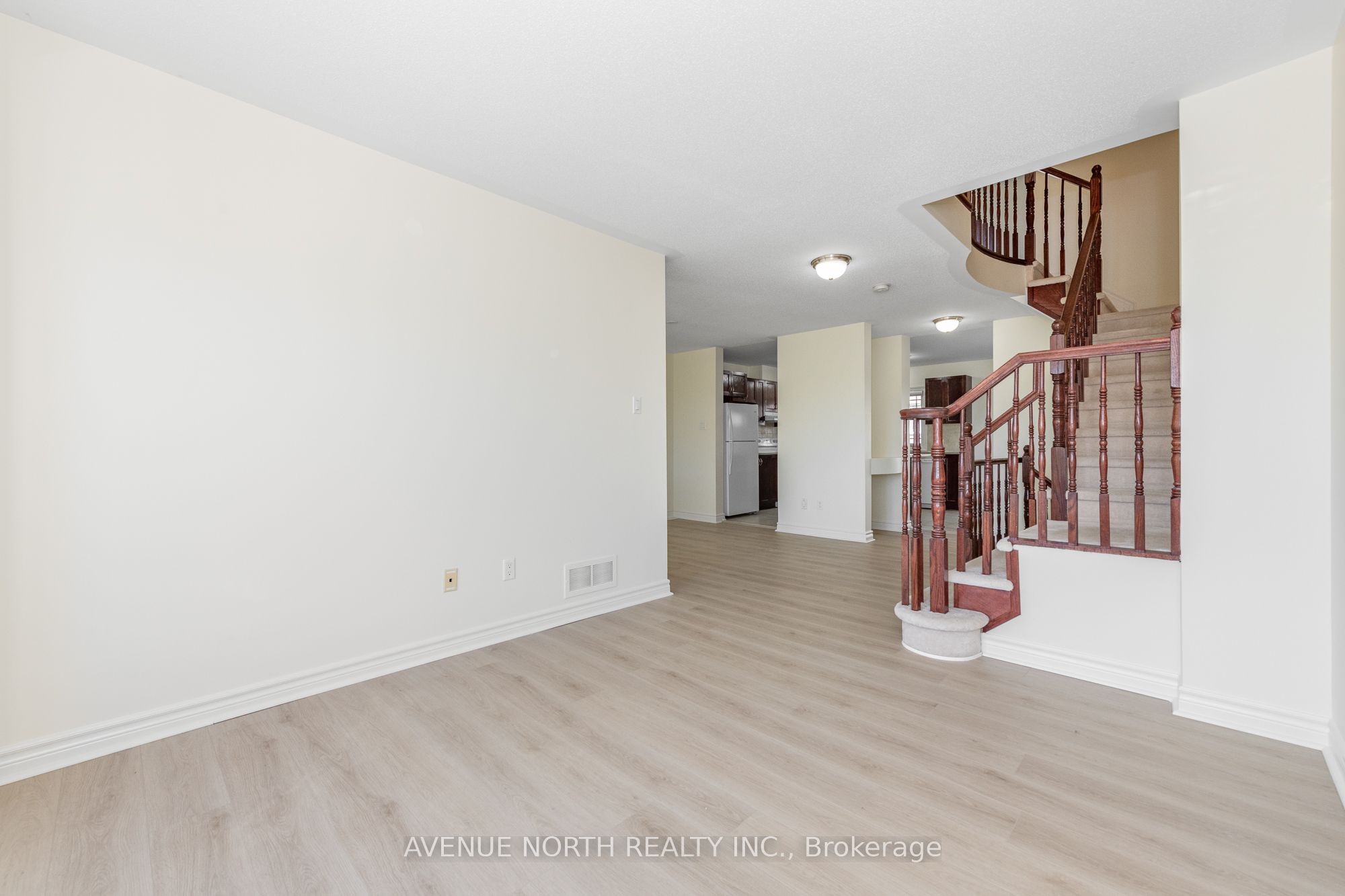 122b Centrepointe Drive Property Photo 18