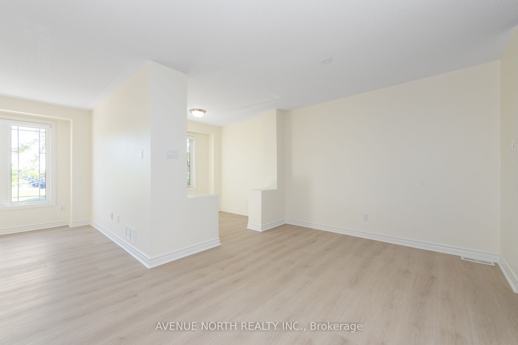 122b Centrepointe Drive Property Photo 21