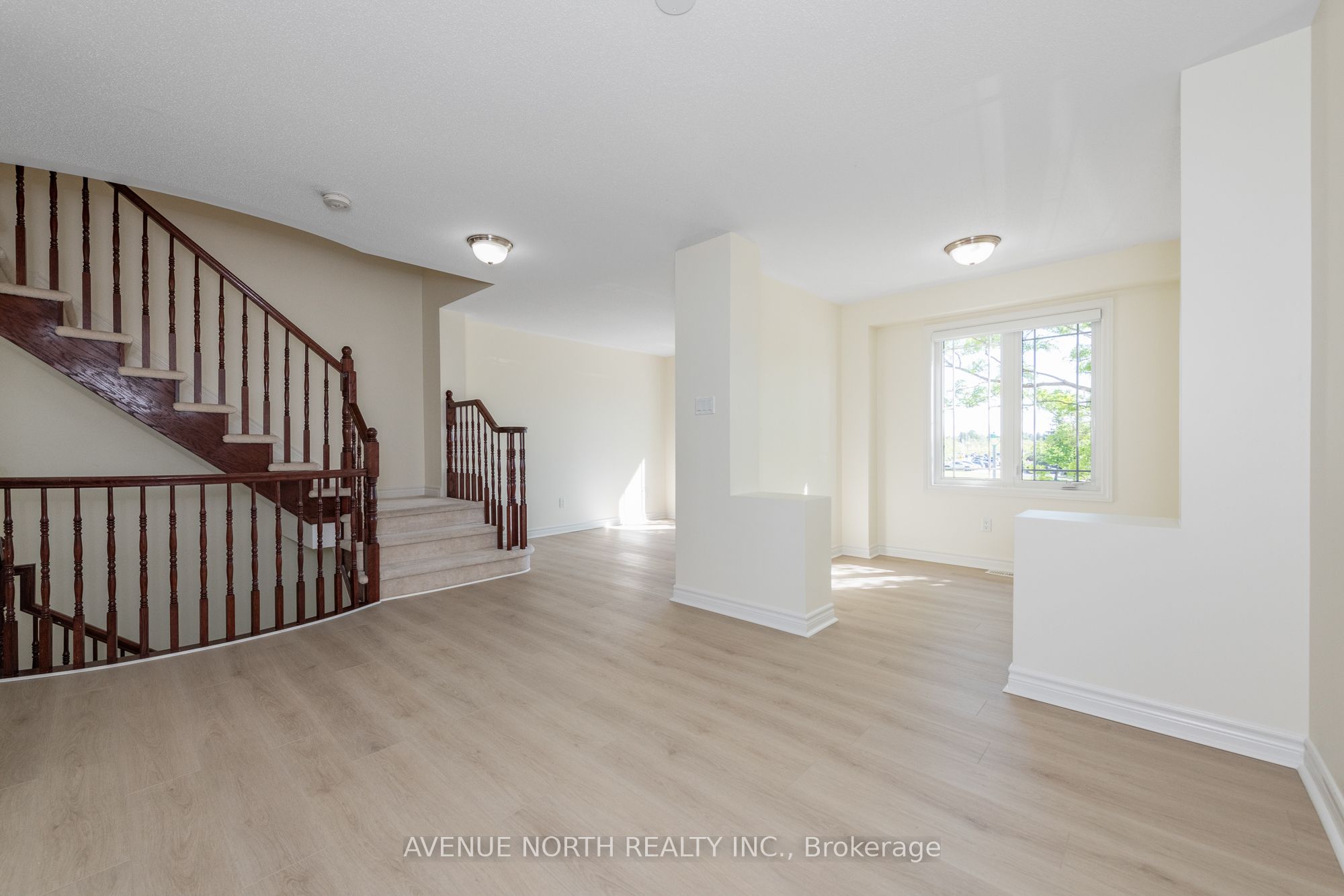 122b Centrepointe Drive Property Photo 22