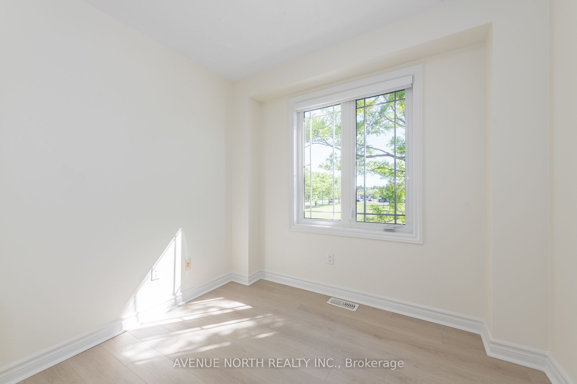 122b Centrepointe Drive Property Photo 24