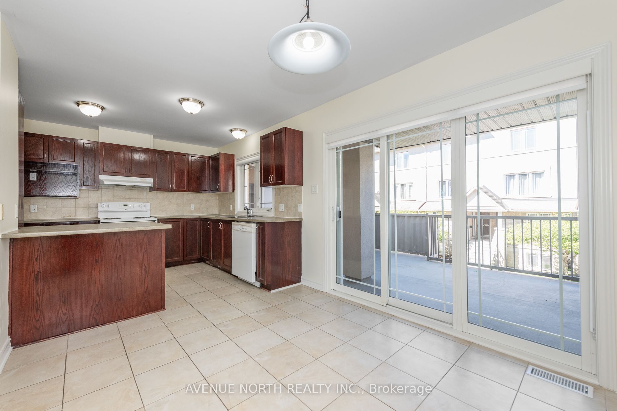 122b Centrepointe Drive Property Photo 28