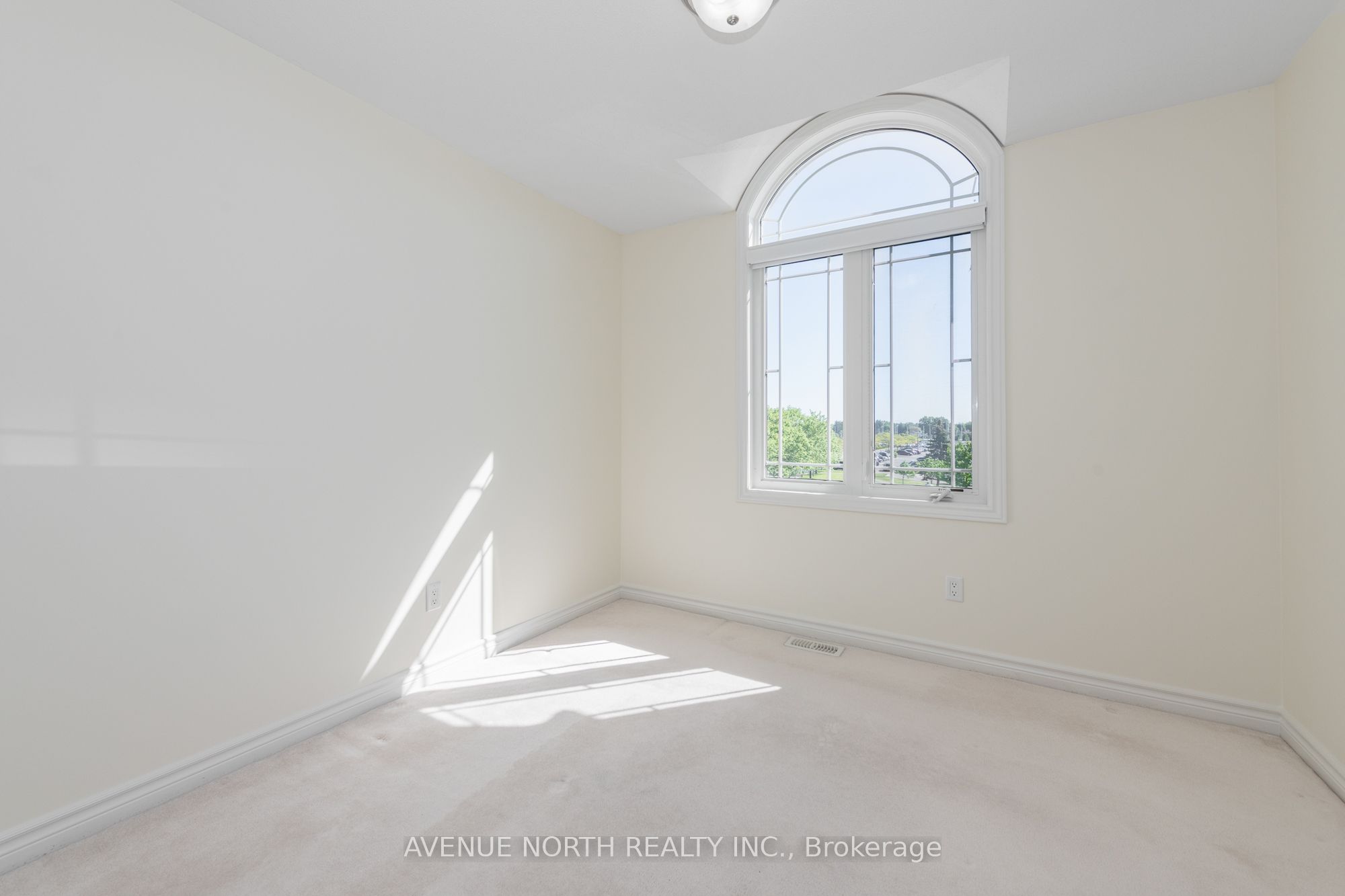 122b Centrepointe Drive Property Photo 34