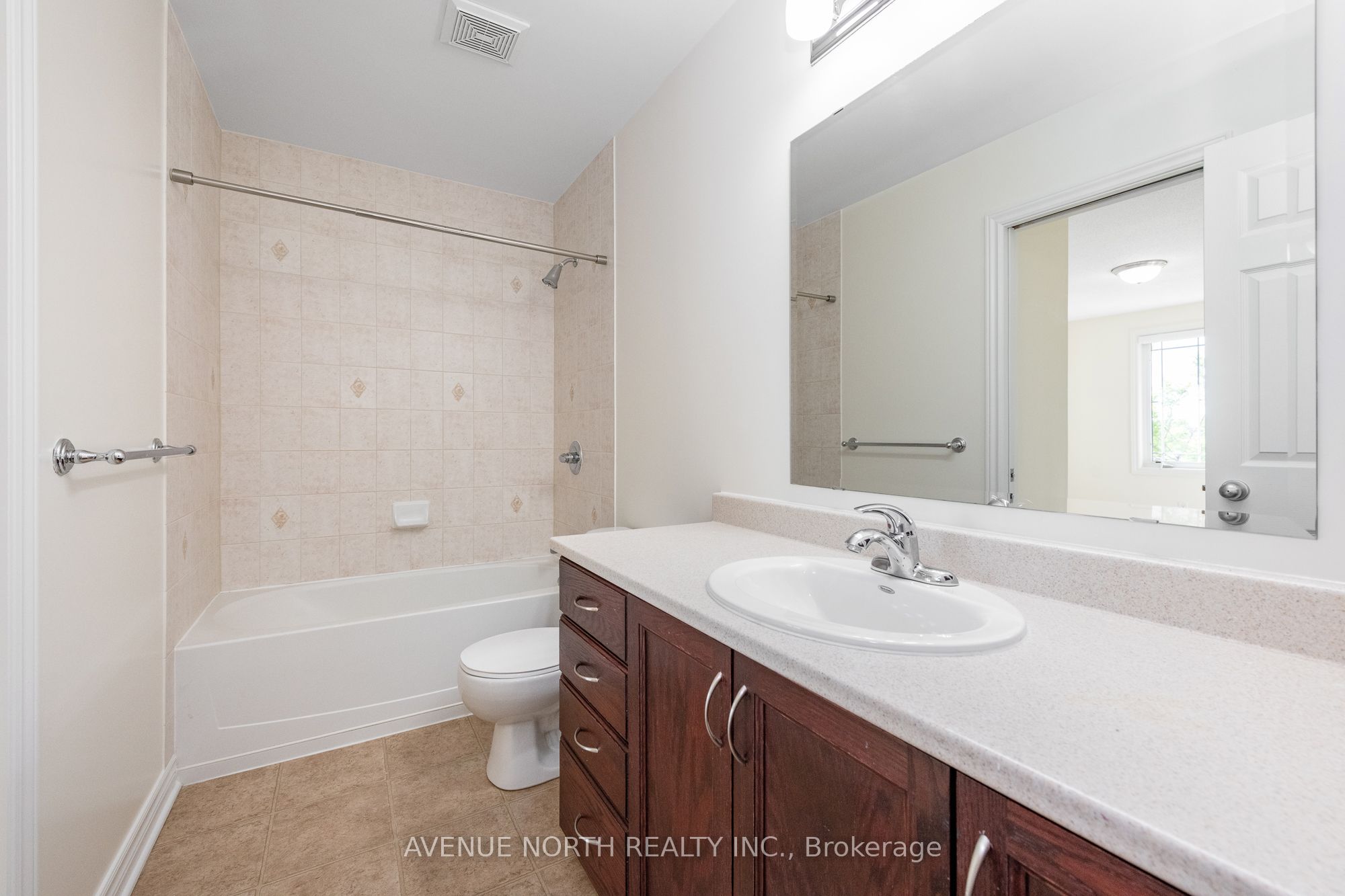 122b Centrepointe Drive Property Photo 38