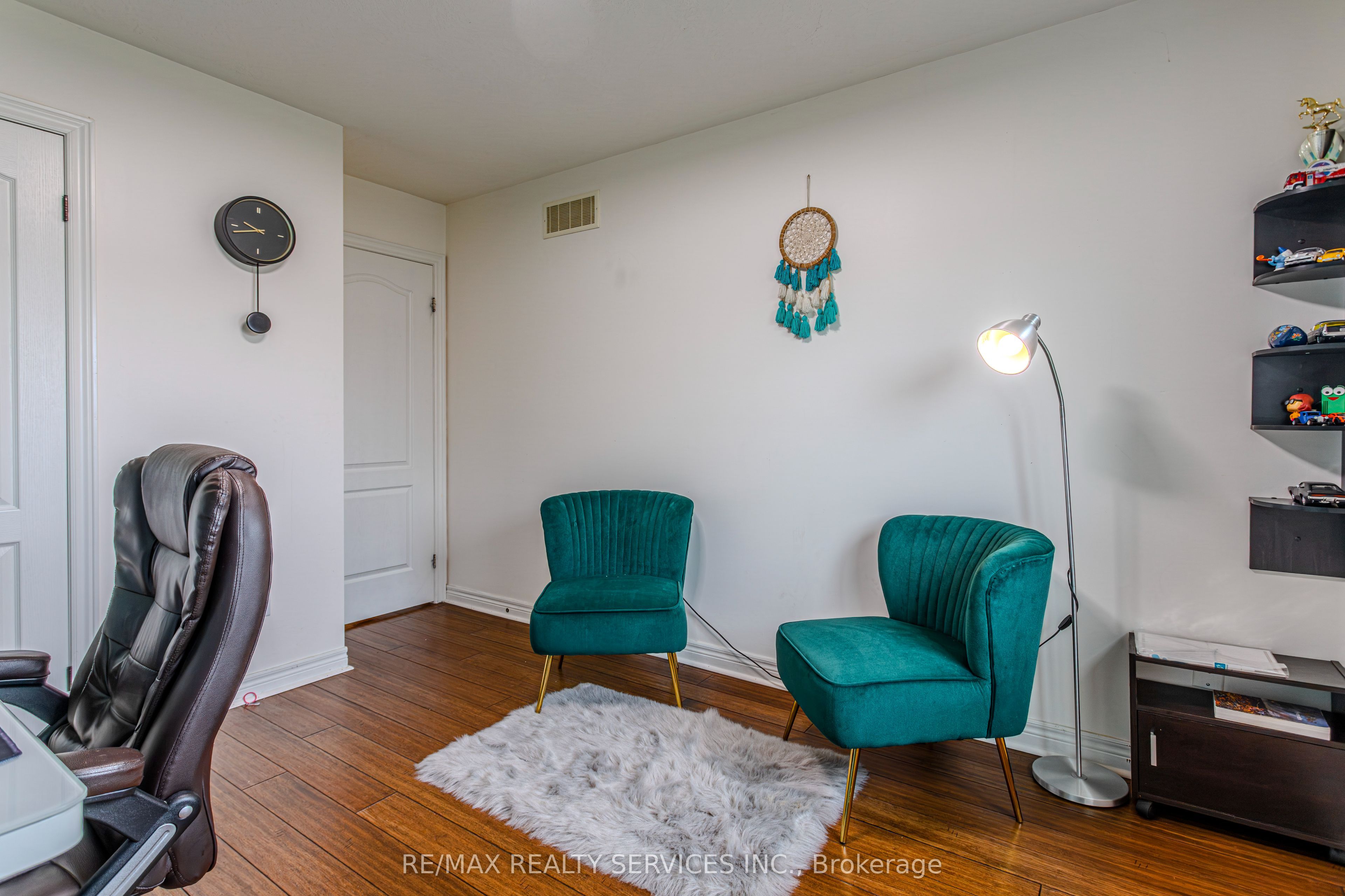 49 Marina Point Crescent N Property Photo 26
