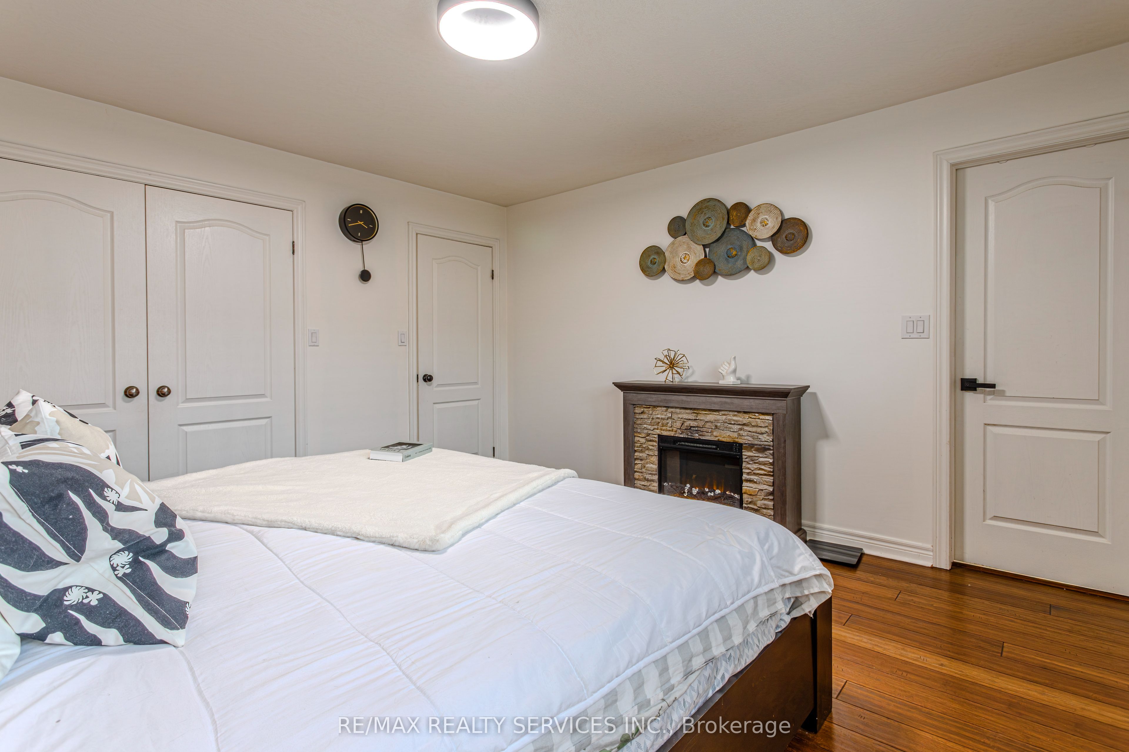 49 Marina Point Crescent N Property Photo 29
