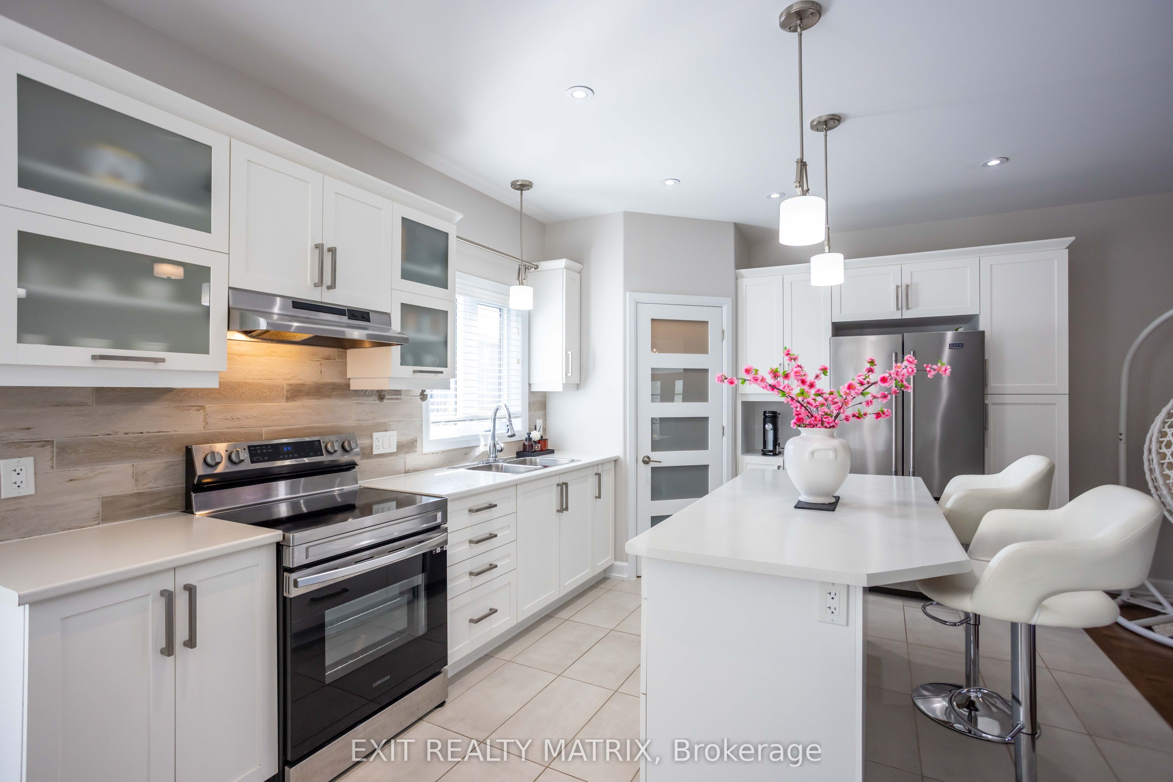 431 Provence Avenue Property Photo 6
