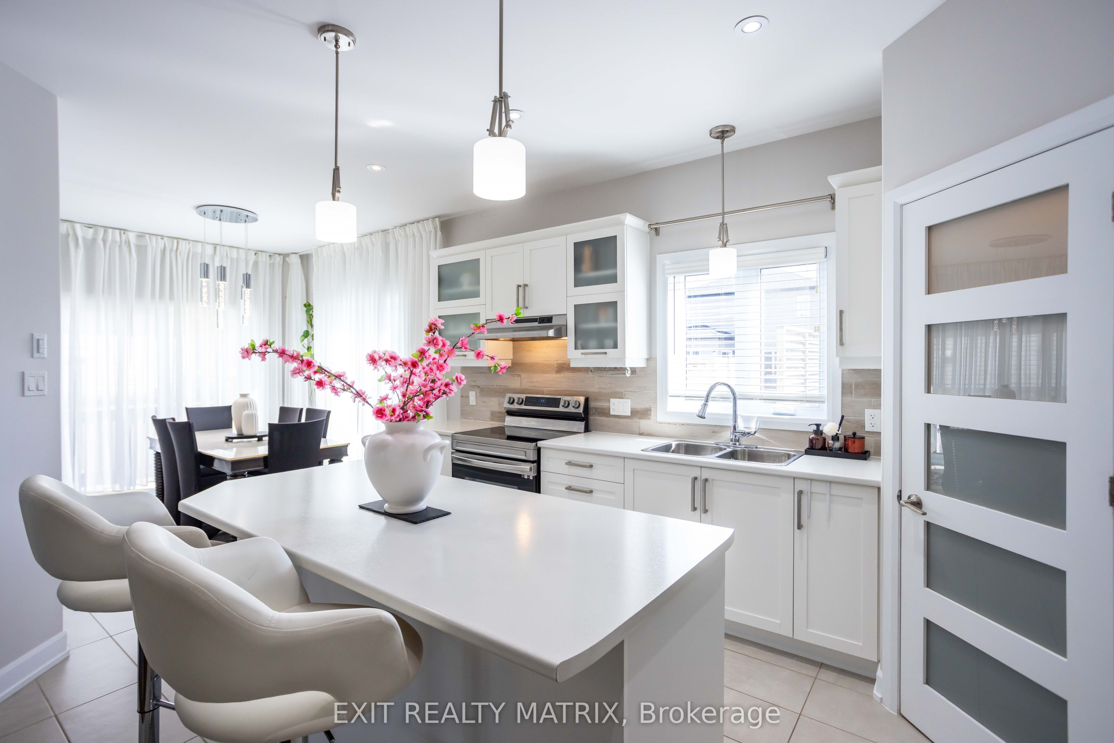 431 Provence Avenue Property Photo 8