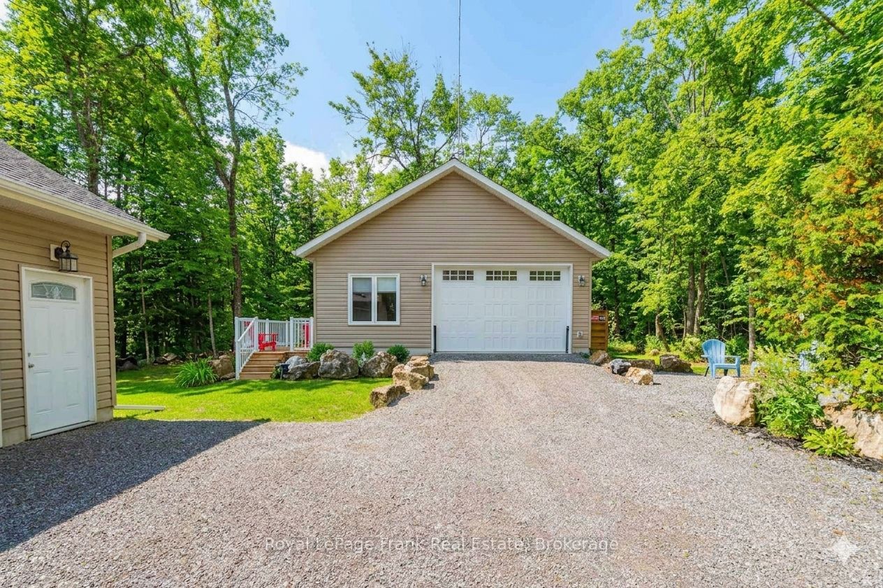 25 Lakeland Avenue Property Photo 2