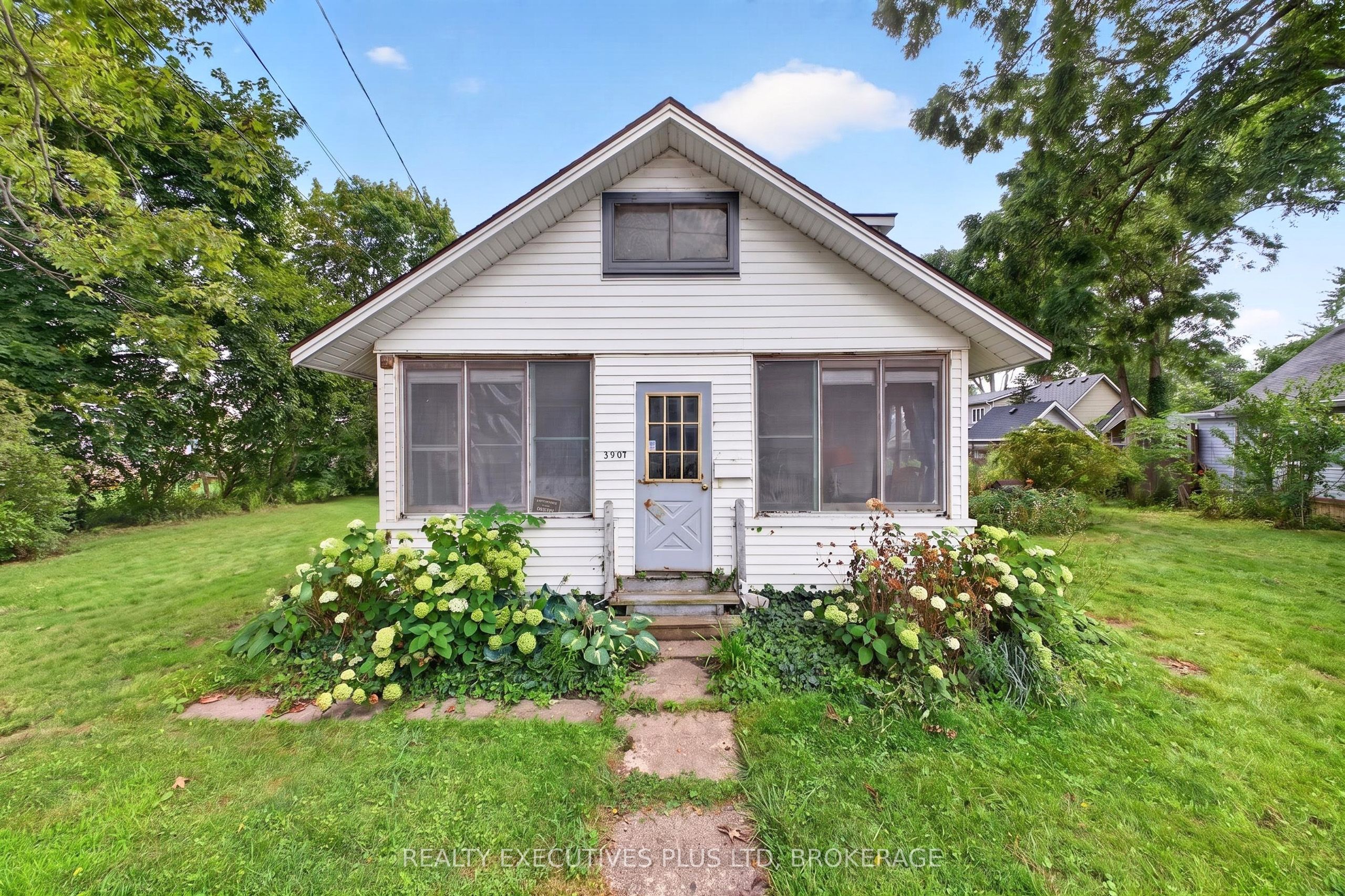 3907 Alexandra Road Property Photo 1