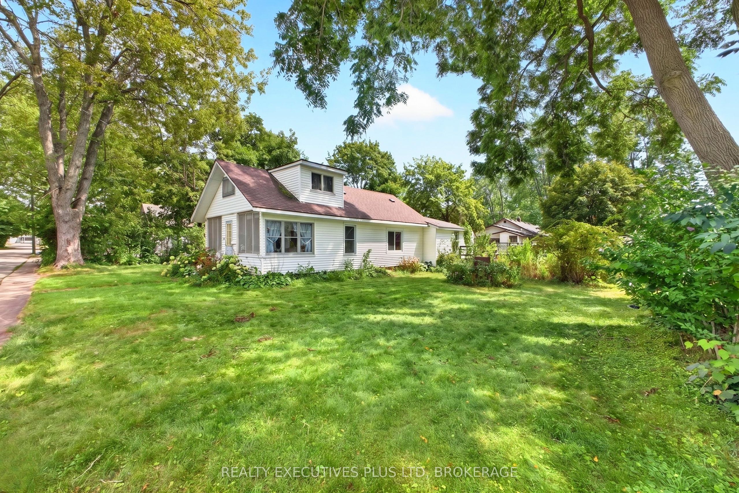 3907 Alexandra Road Property Photo 2
