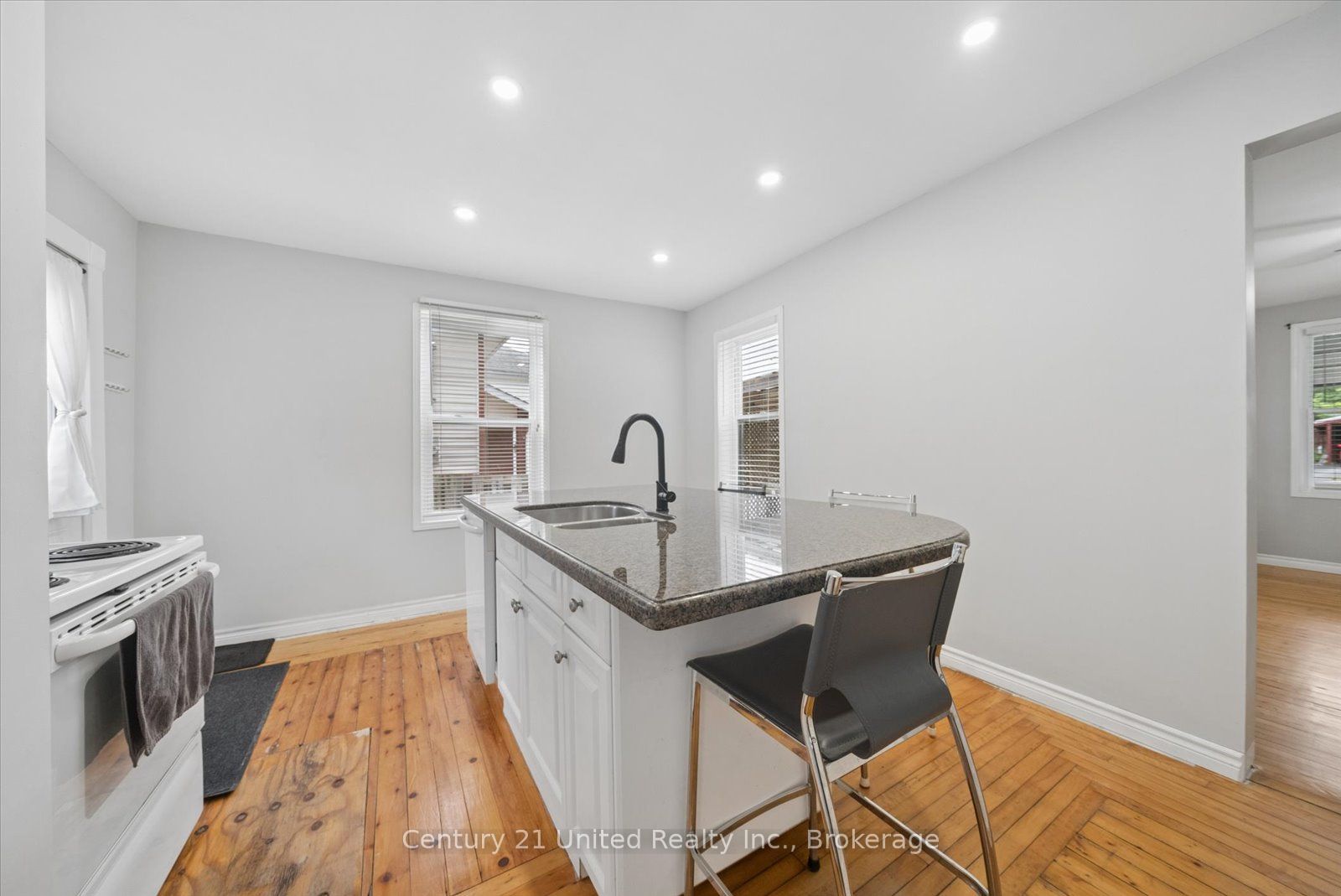 270 Rogers Street Property Photo 11
