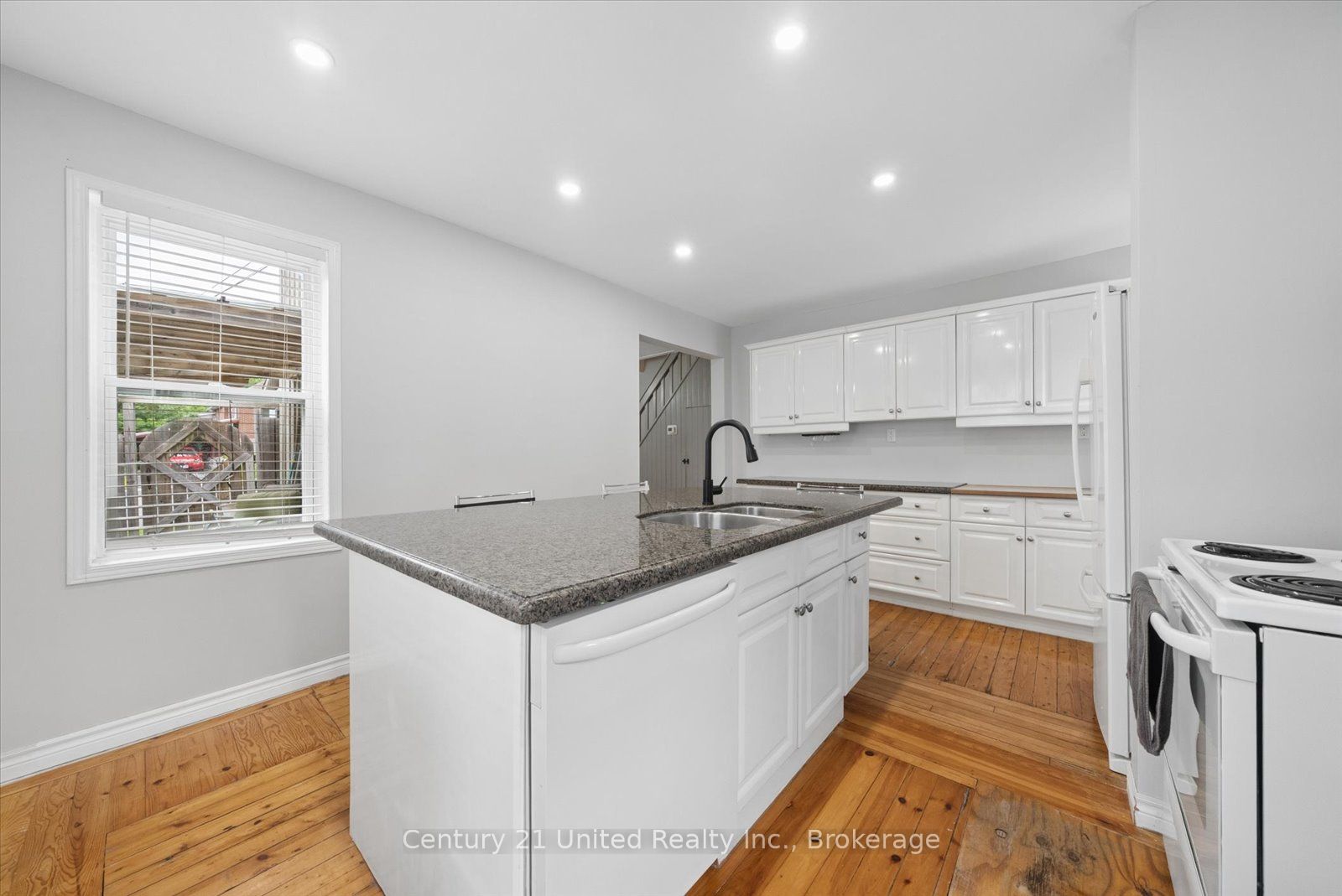 270 Rogers Street Property Photo 12