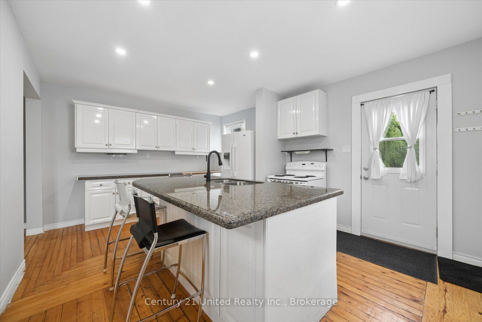 270 Rogers Street Property Photo 14