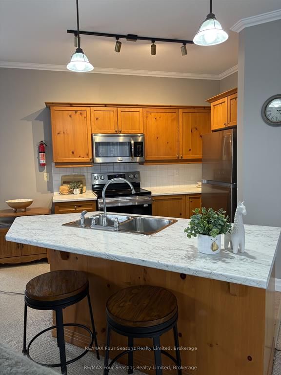 184 Snowbridge Way 114 Property Photo 6