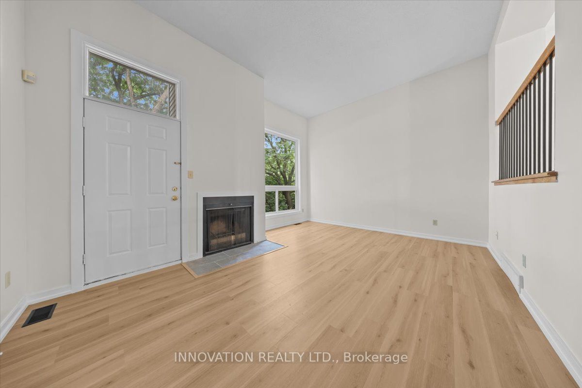 76 Esterlawn Private 2 Property Photo 4