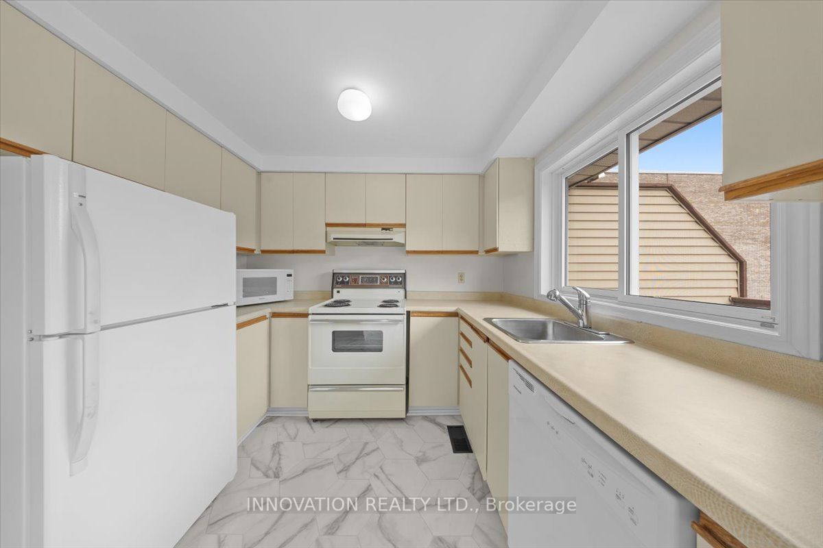 76 Esterlawn Private 2 Property Photo 12
